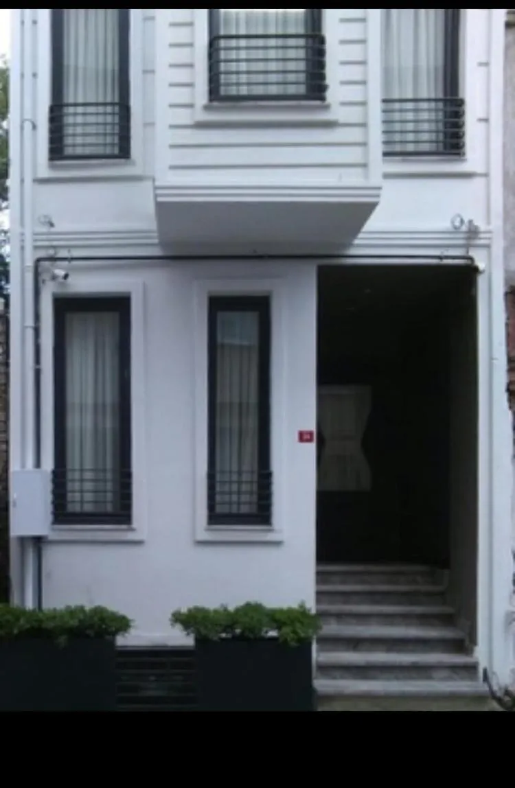 Facade/entrance in KONAK BELLA 3