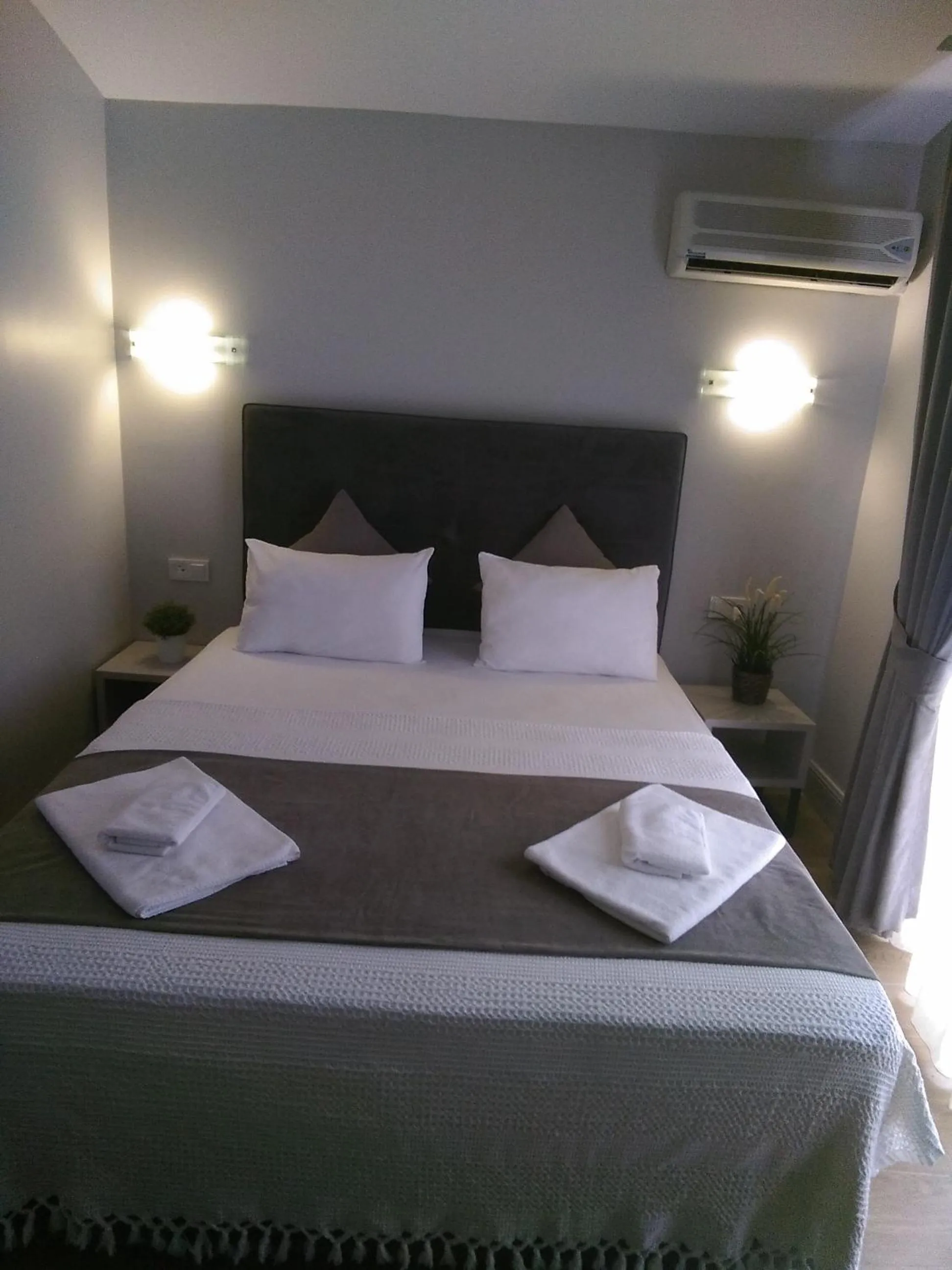 Bed in KONAK BELLA 3