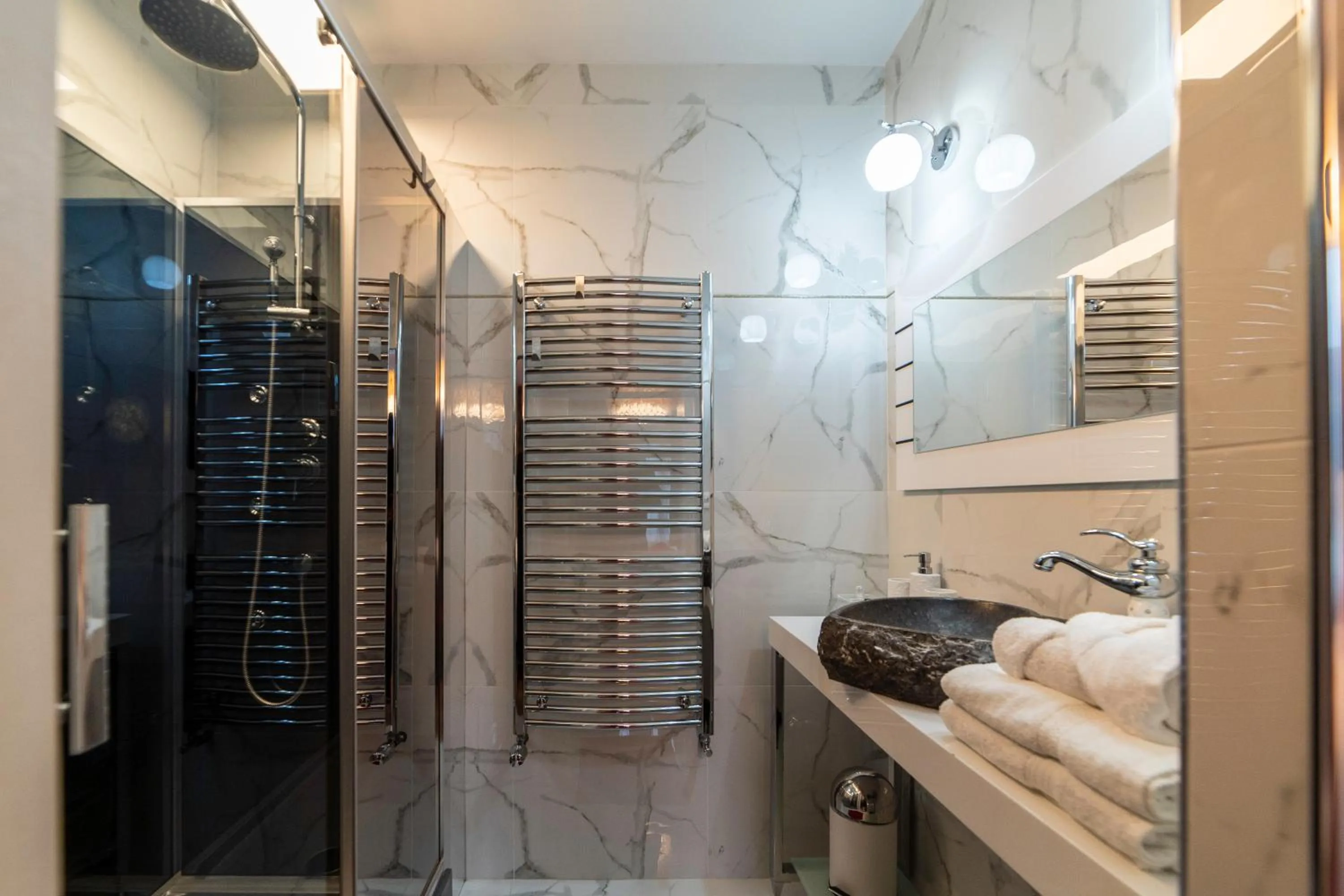 Shower in Les Étoiles