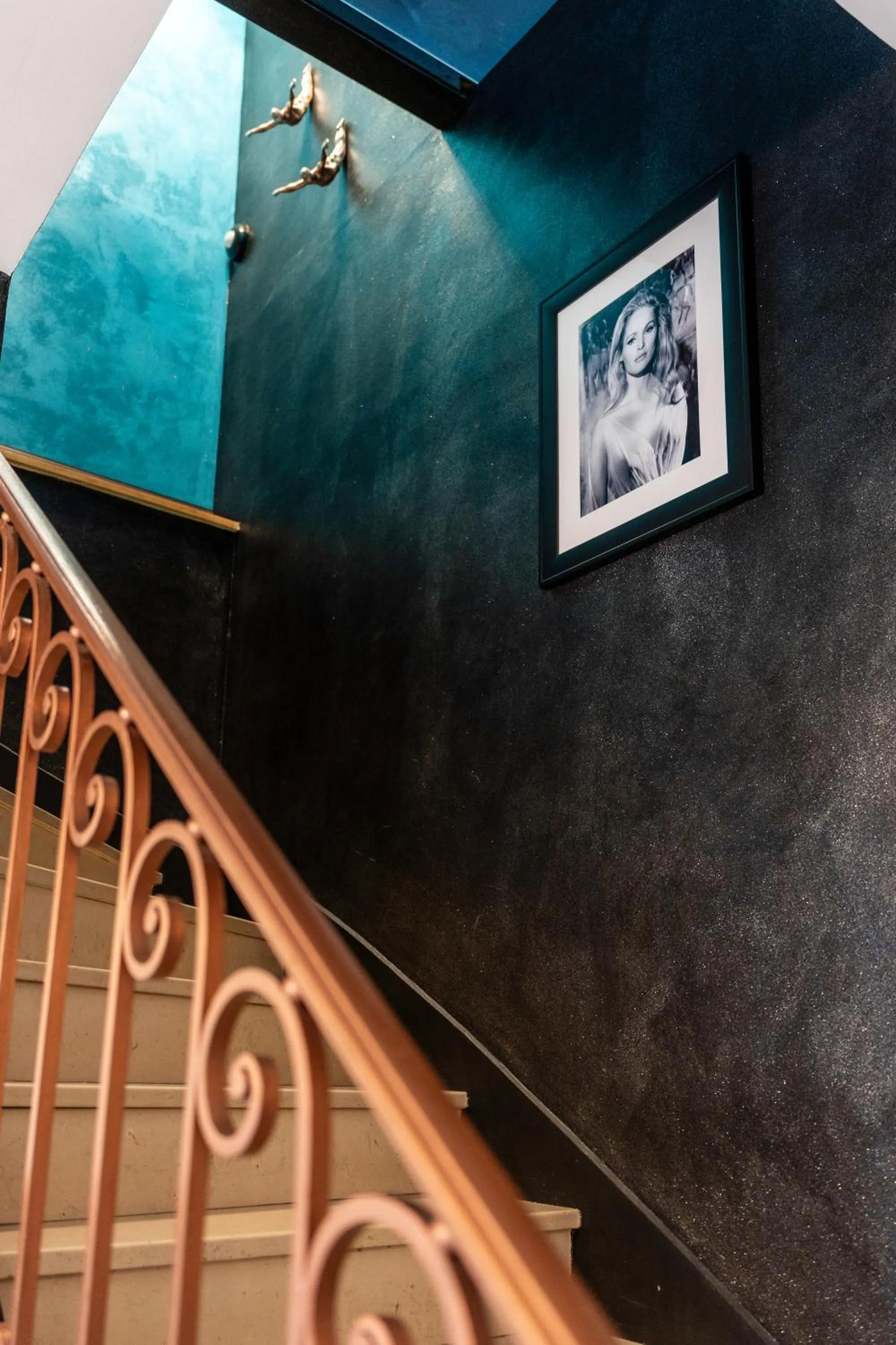 Decorative detail in Les Étoiles