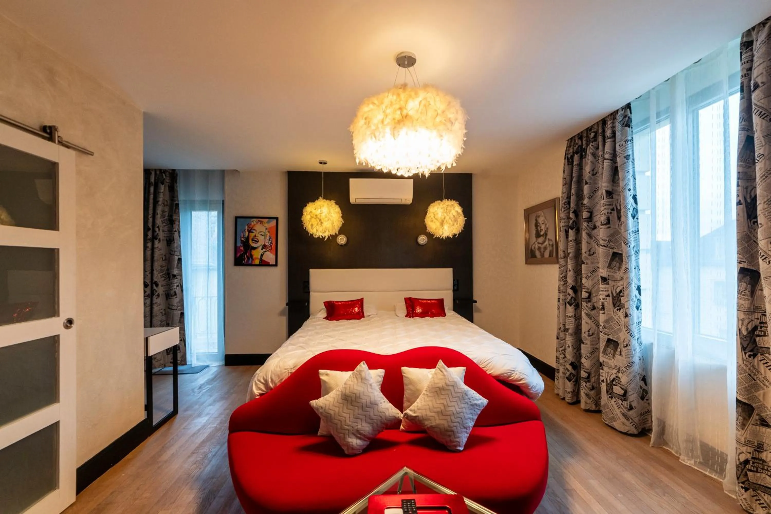 Photo of the whole room, Bed in Les Étoiles