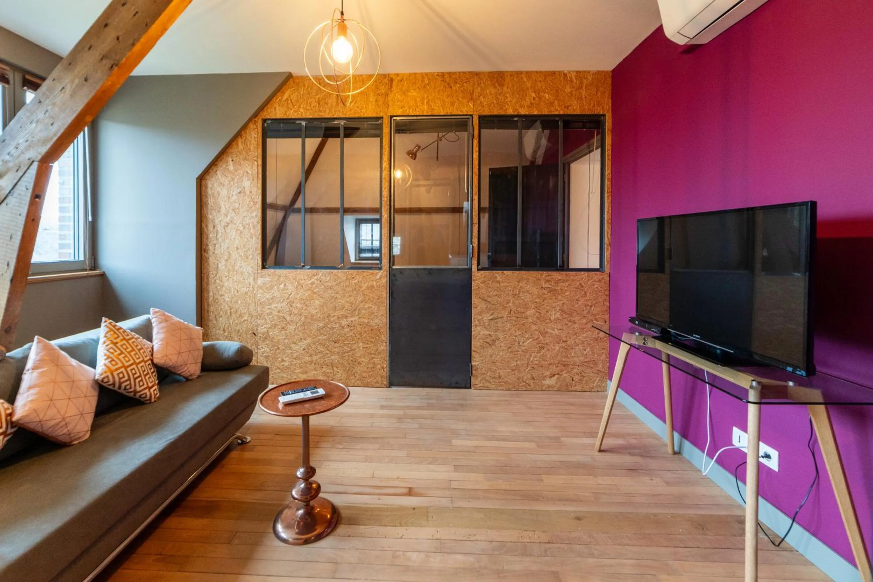 TV and multimedia in Les Étoiles