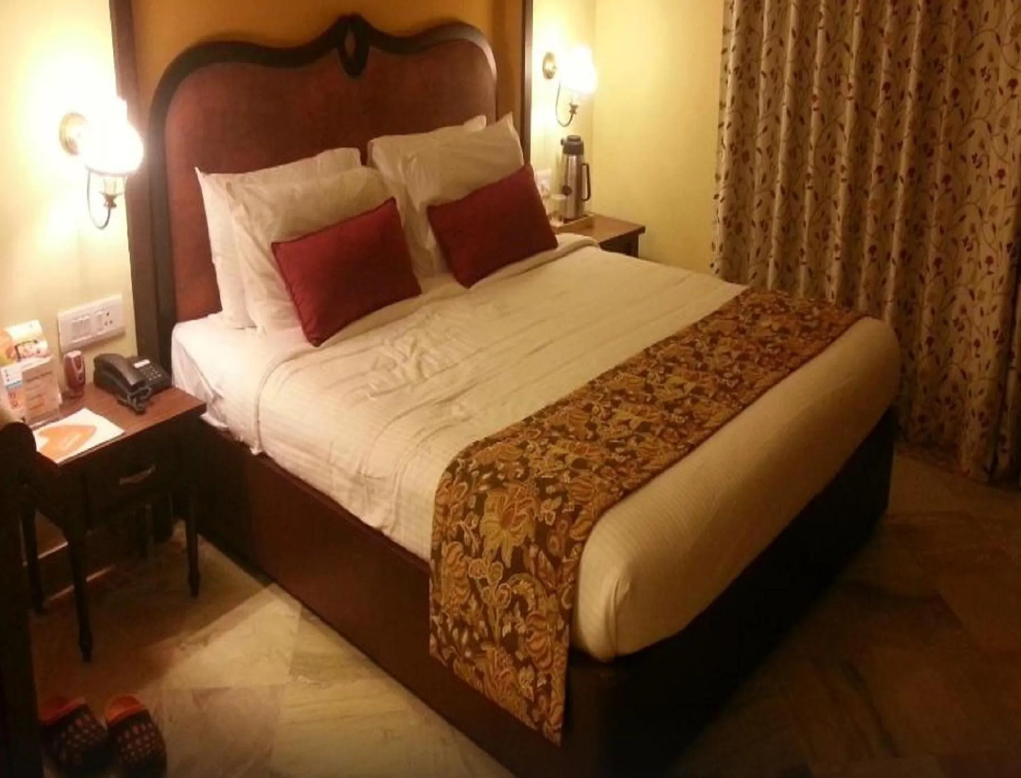 Photo of the whole room, Bed in Club Mahindra Jaisalmer