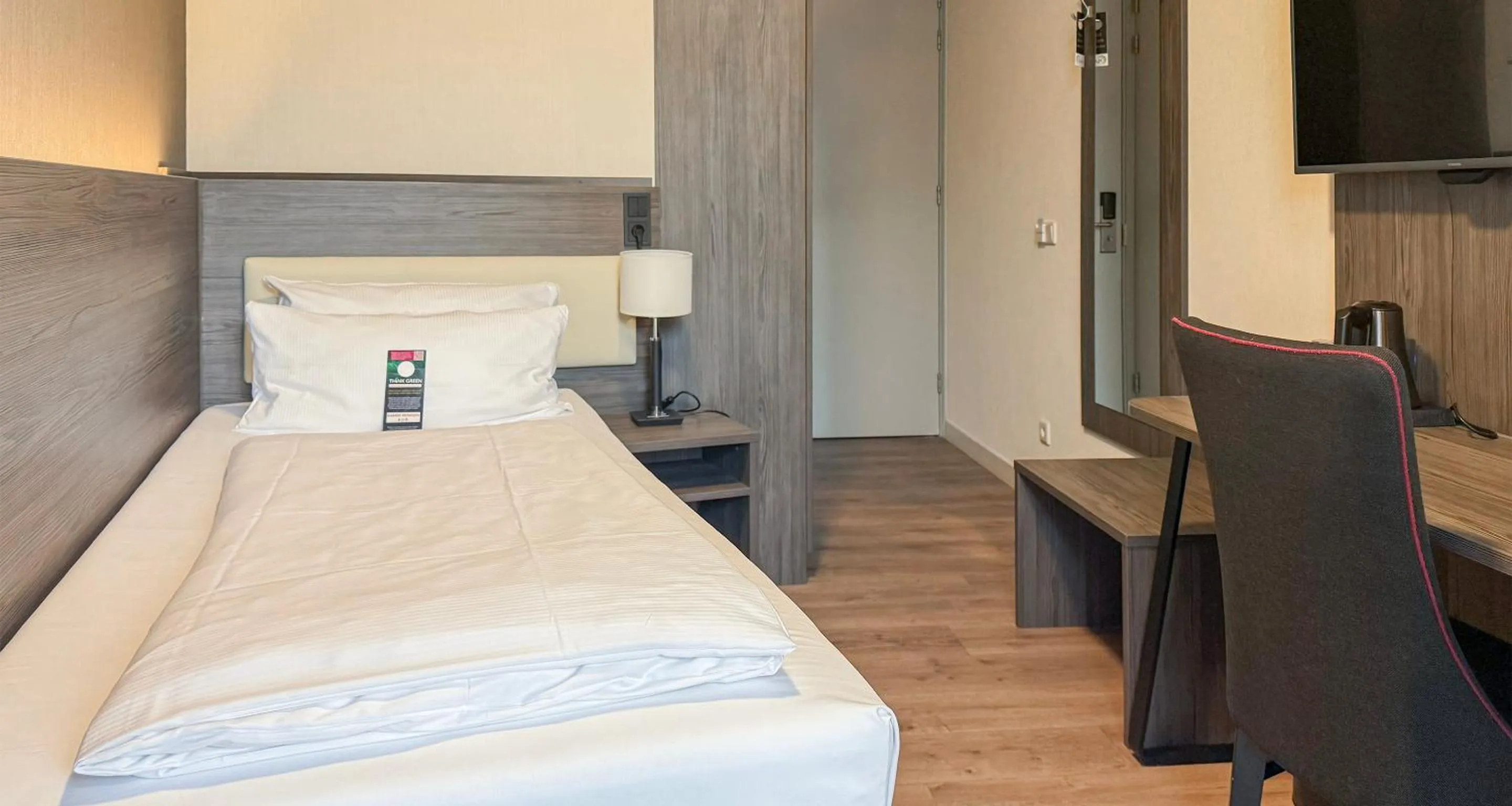 TV and multimedia, Bed in PLAZA Premium Den Haag City Center