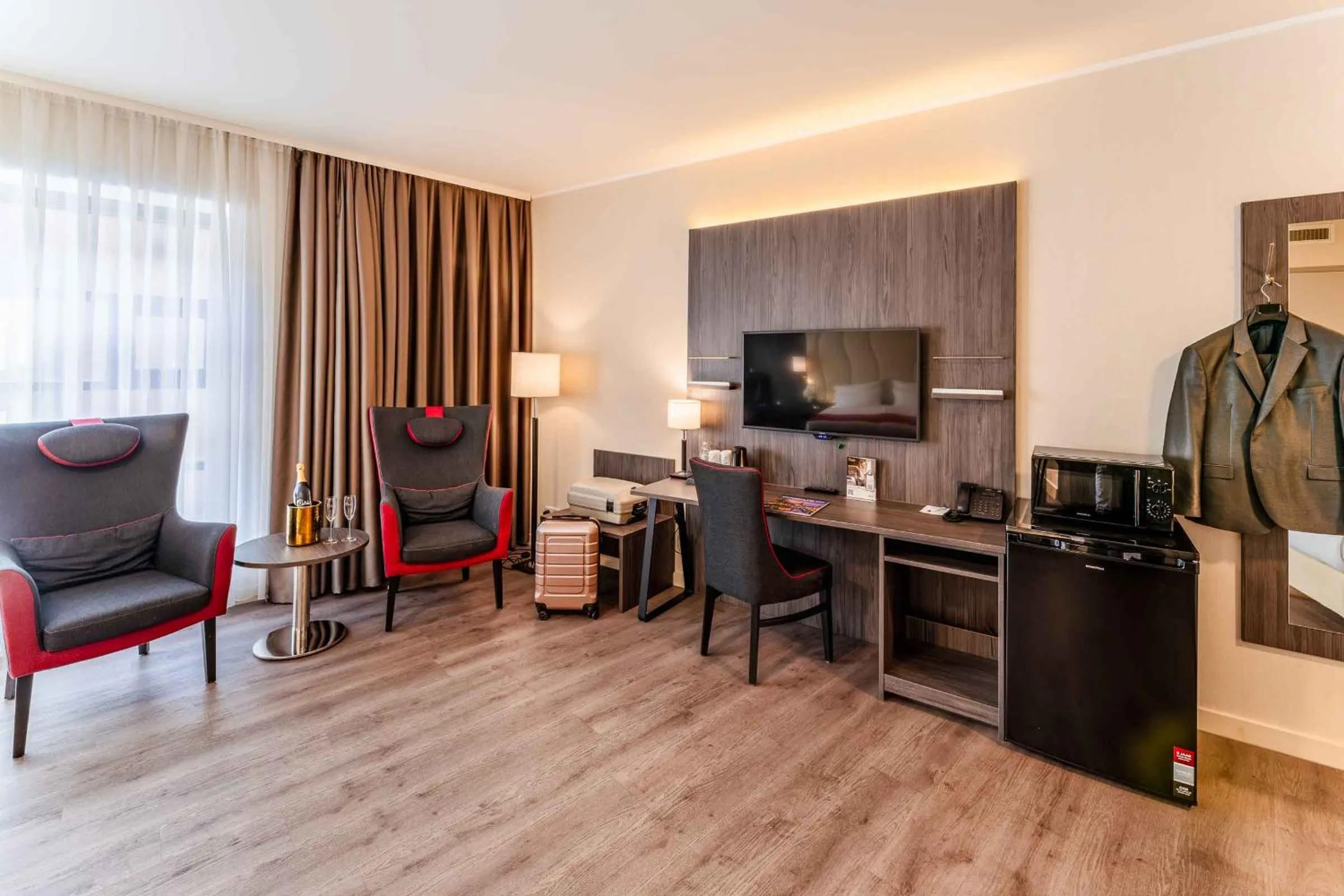 TV and multimedia in PLAZA Premium Den Haag City Center