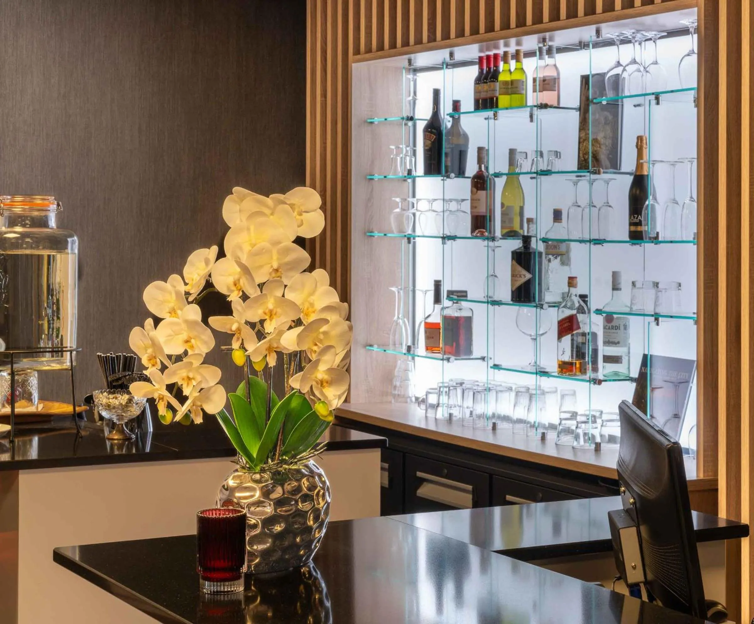 Lounge or bar in PLAZA Premium Den Haag City Center