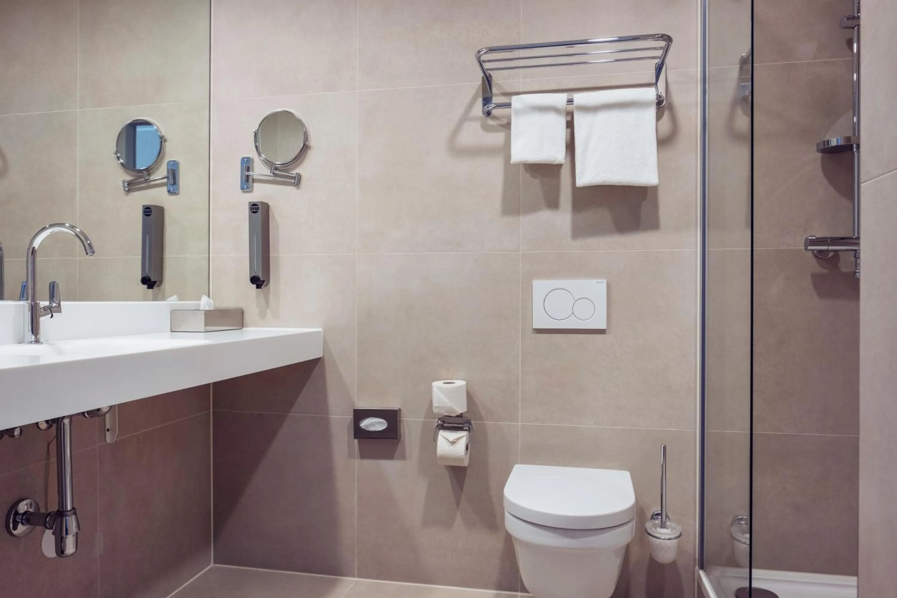 Toilet in PLAZA Premium Den Haag City Center