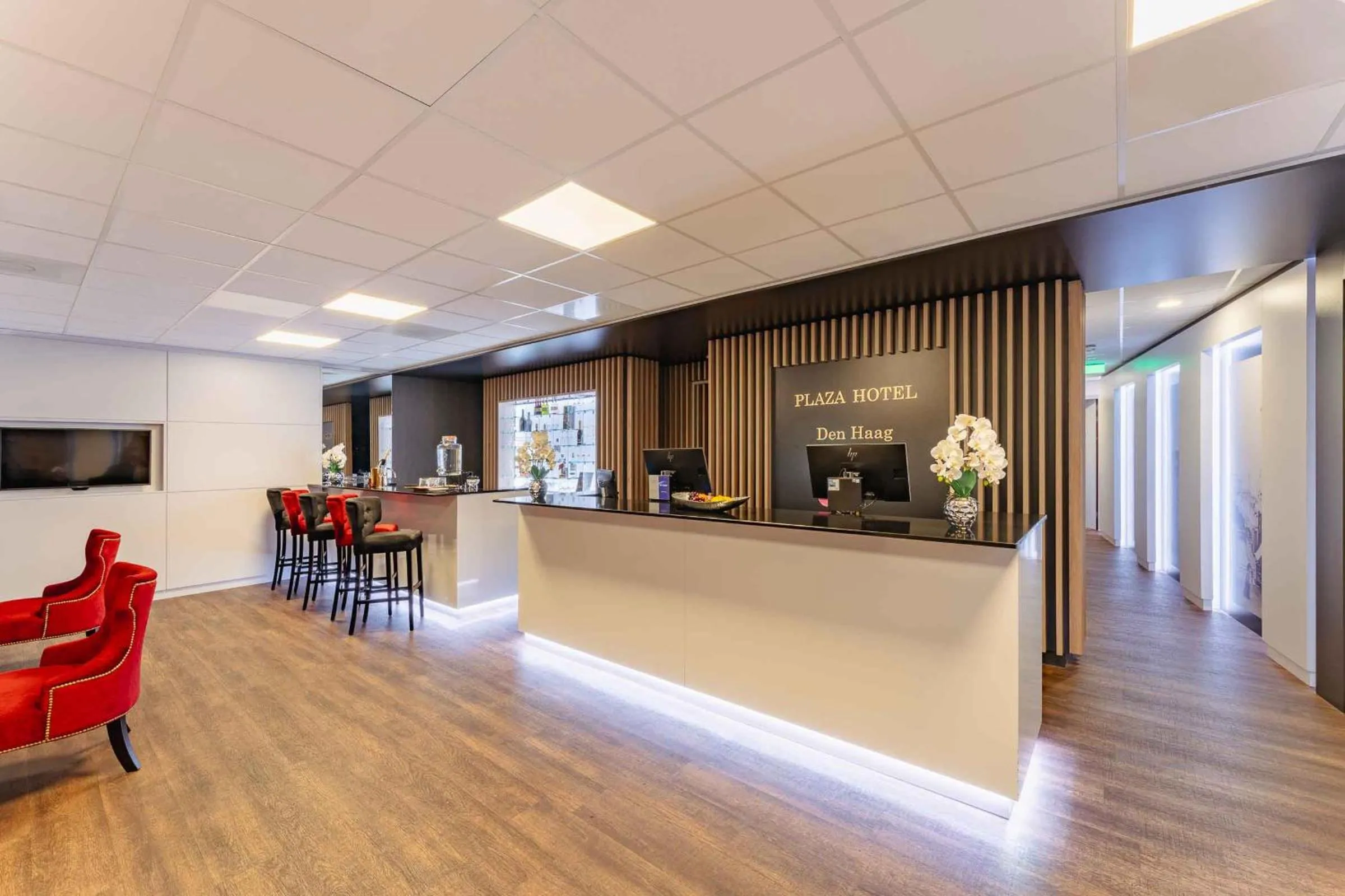 Lobby or reception in PLAZA Premium Den Haag City Center