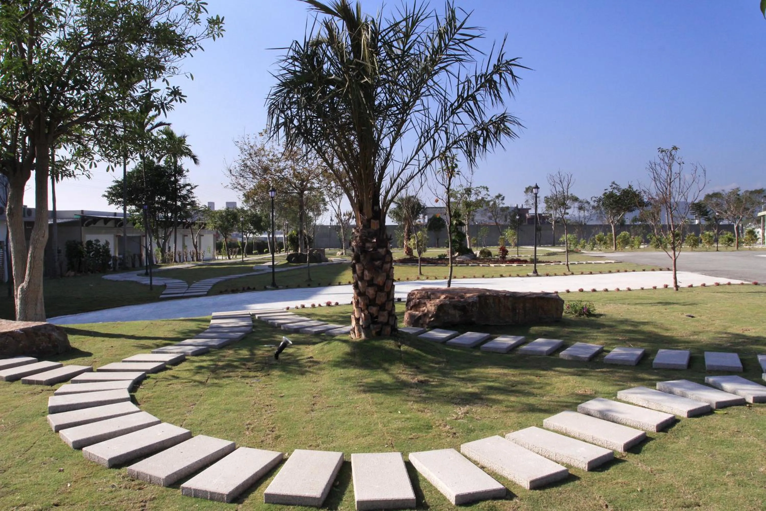 Garden in Spring Fountain Hotel