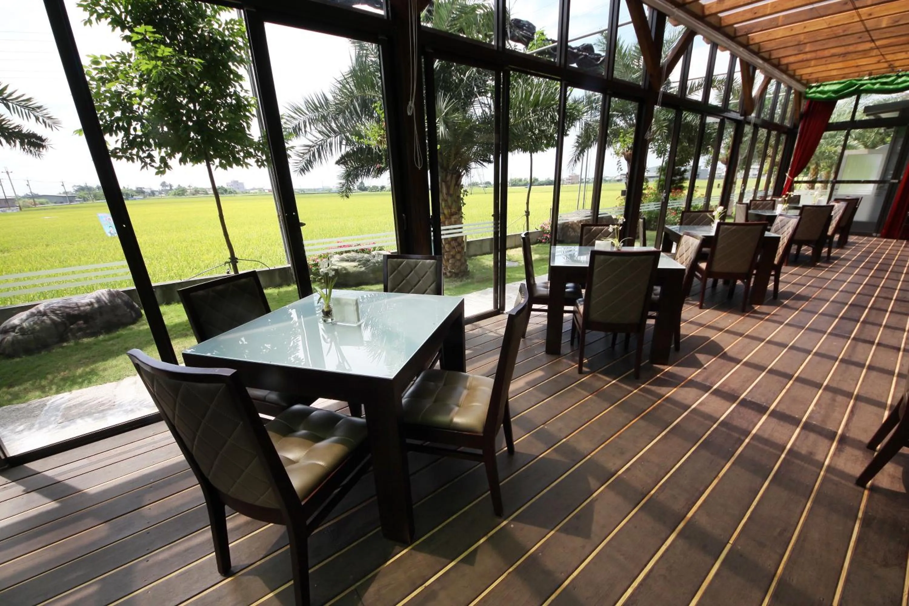 Restaurant/places to eat in Spring Fountain Hotel