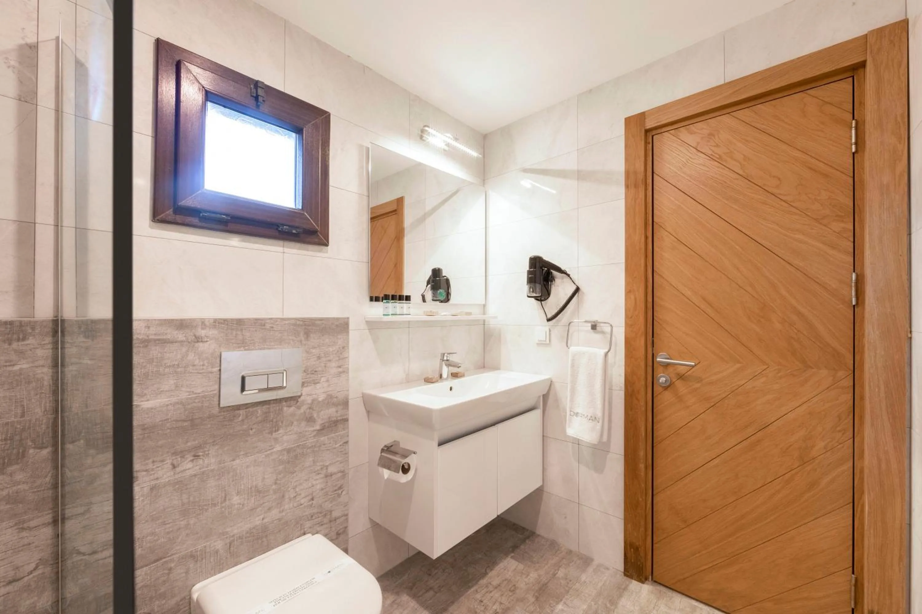 Shower in Dorman Suites