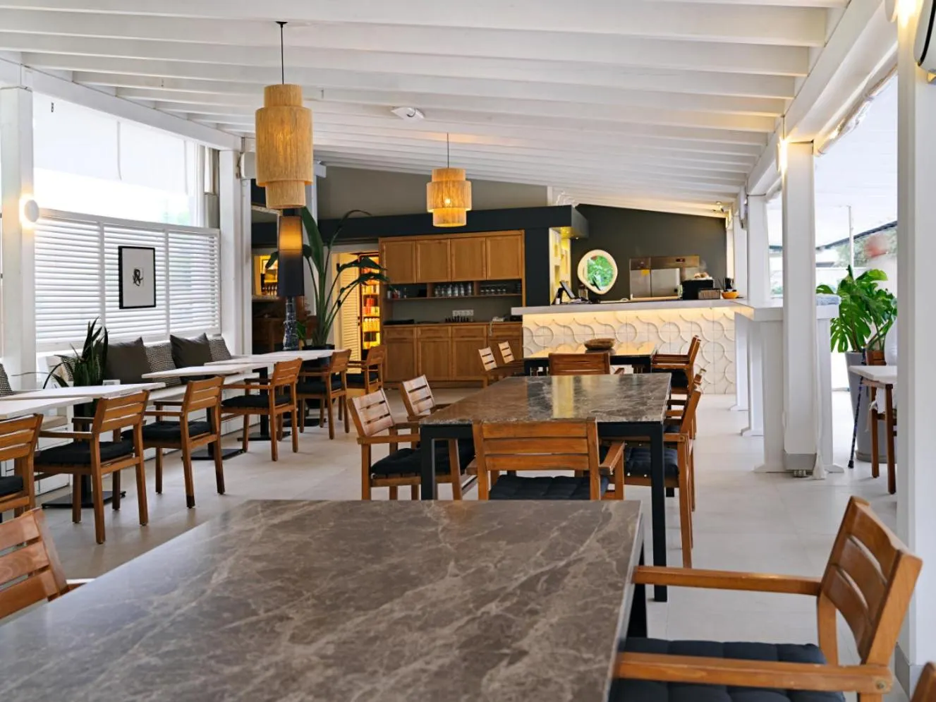 Restaurant/places to eat in Dorman Suites