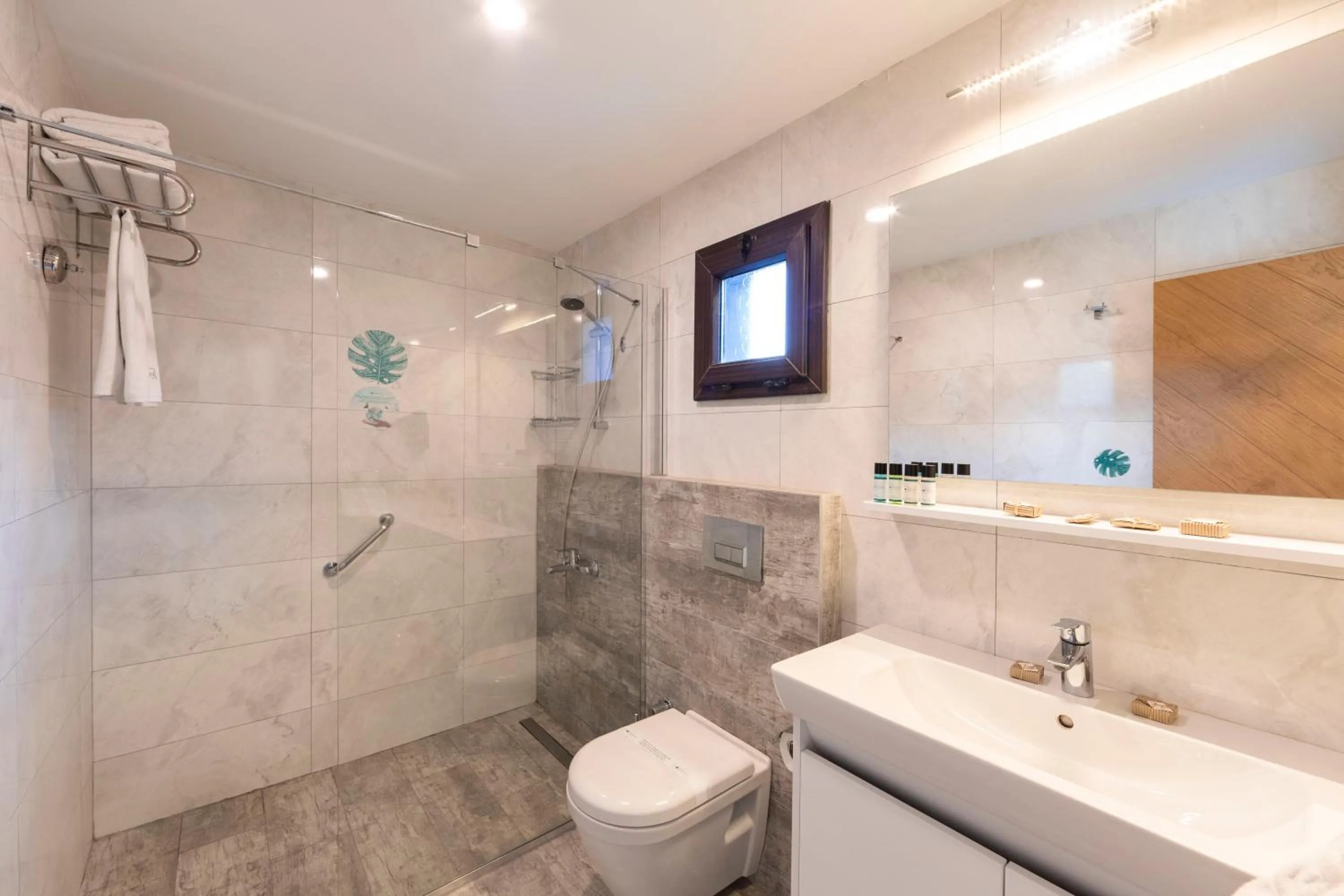 Shower in Dorman Suites