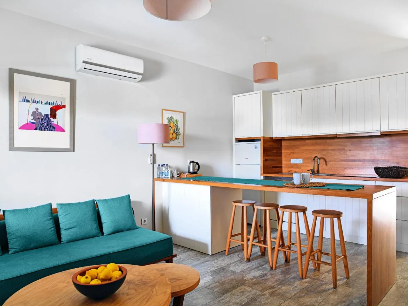 Kitchen or kitchenette in Dorman Suites