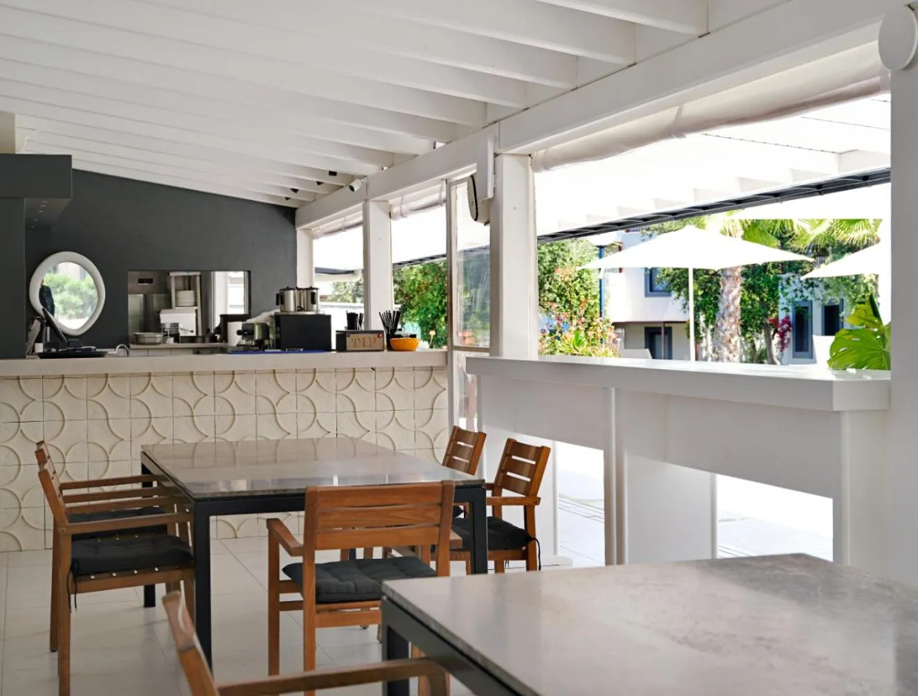 Restaurant/places to eat in Dorman Suites