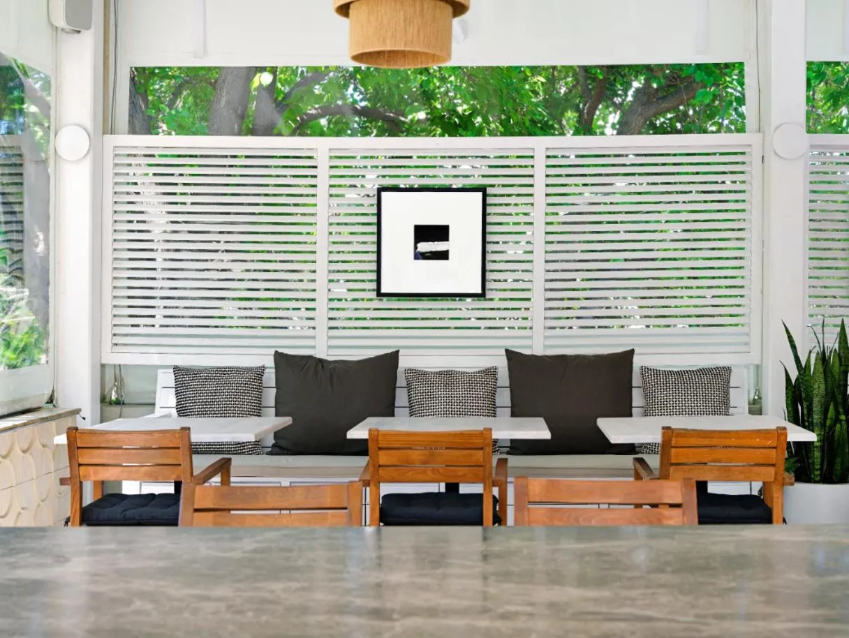 Restaurant/places to eat in Dorman Suites