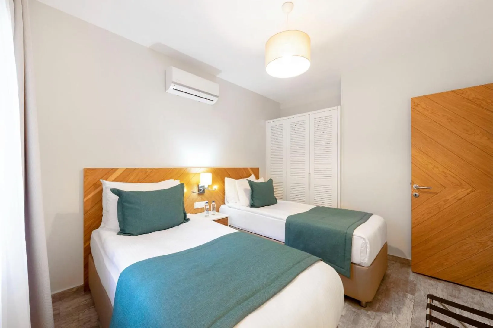 Bedroom, Bed in Dorman Suites