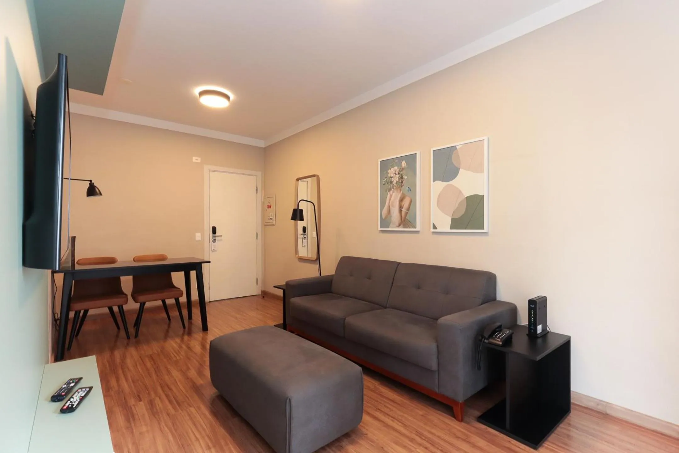 TV and multimedia in H4 Hotel Opera Jardins