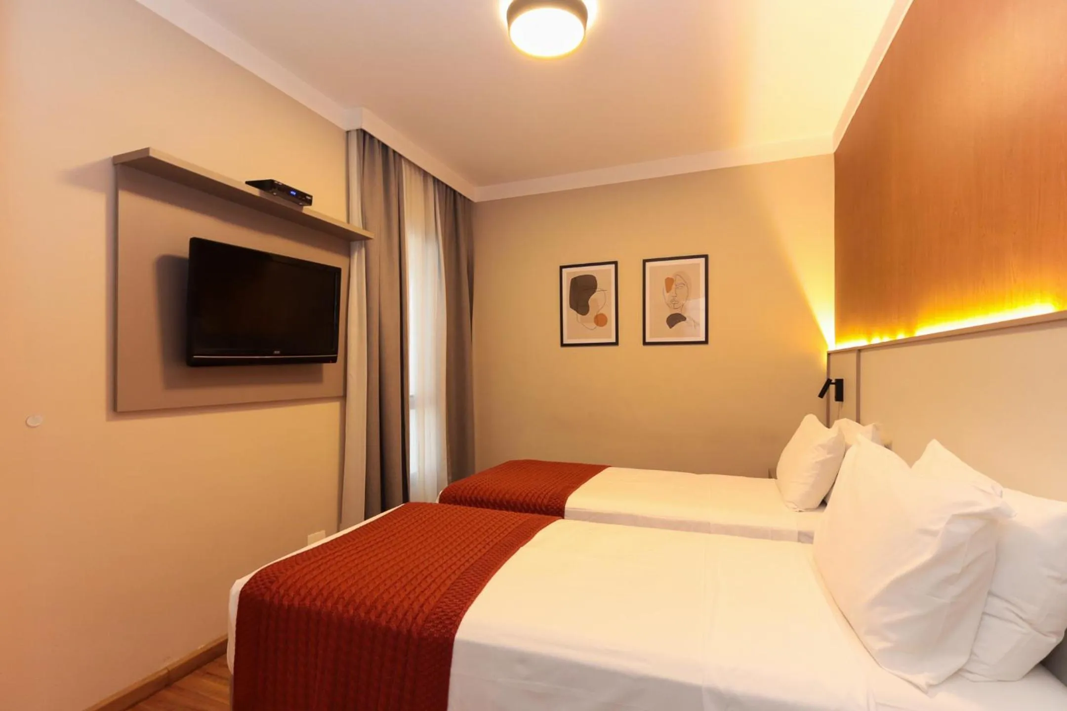 Bed in H4 Hotel Opera Jardins