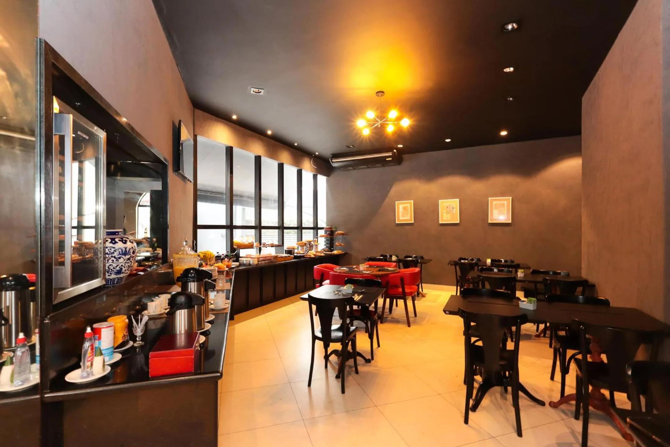 Restaurant/places to eat in H4 Hotel Opera Jardins