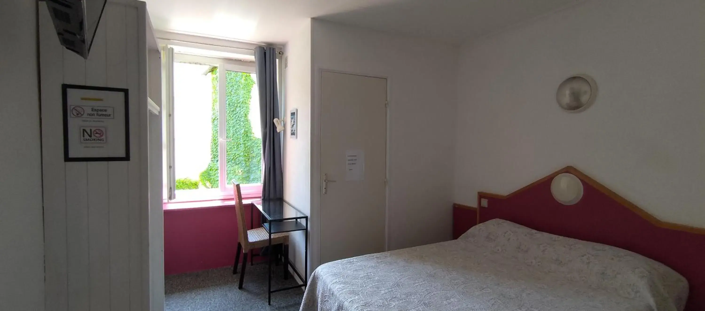 Standard Double Room in Hôtel des Jacobines Standard Double Room in Hôtel des Jacobines