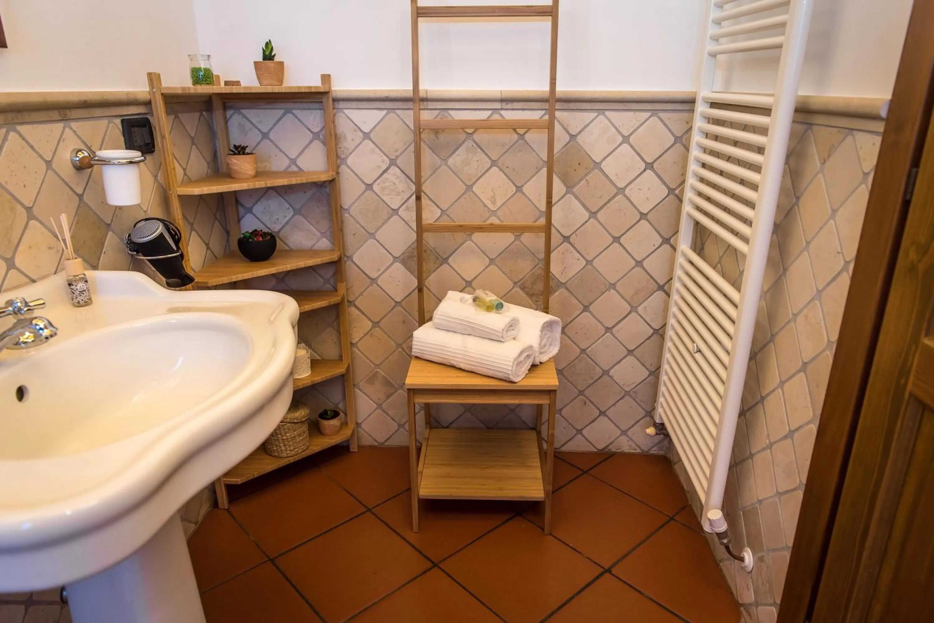 Bathroom in B&B I Pini Di Storaco
