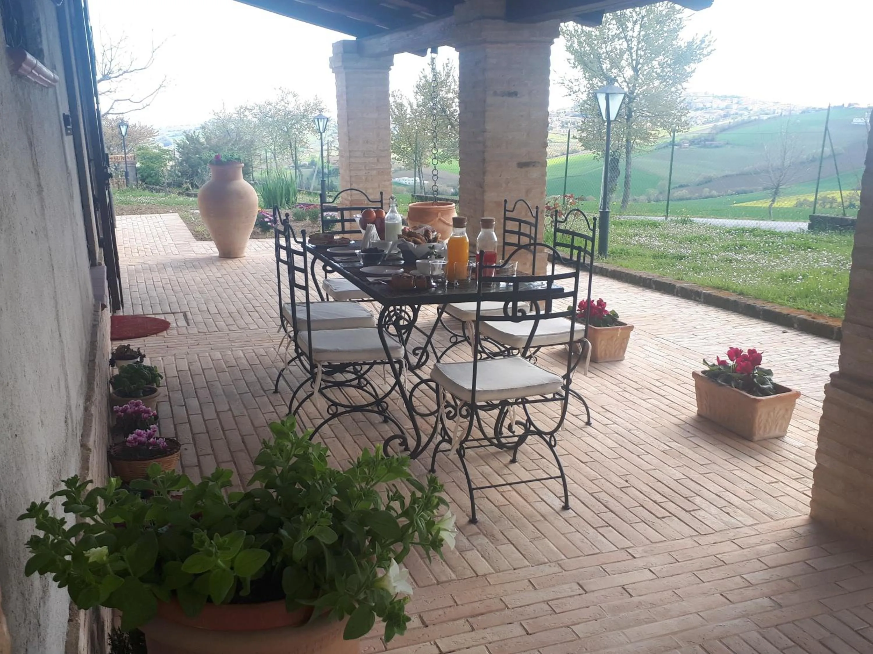 Patio in B&B I Pini Di Storaco
