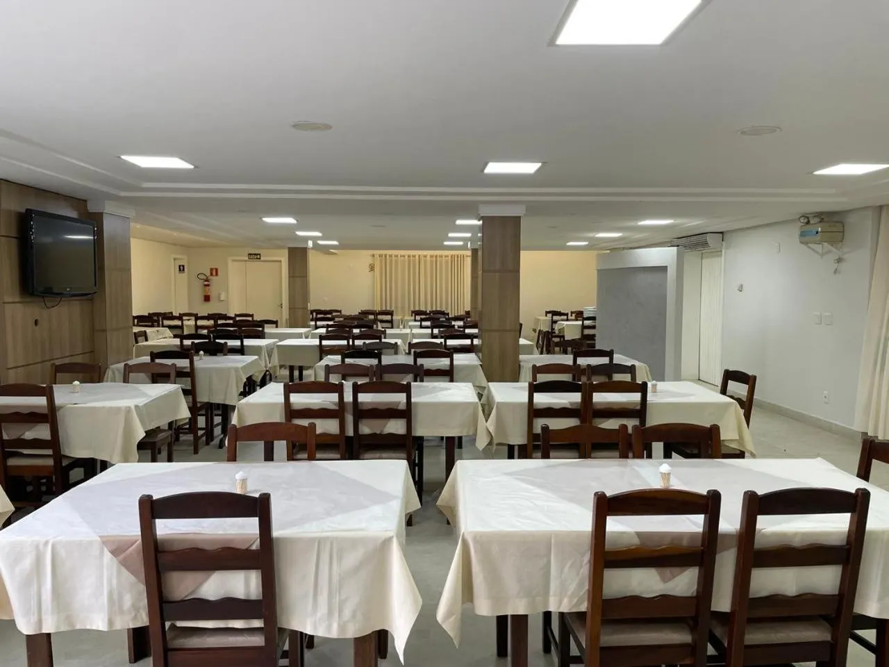 Restaurant/places to eat in Dona Adelia Hotel e Restaurante