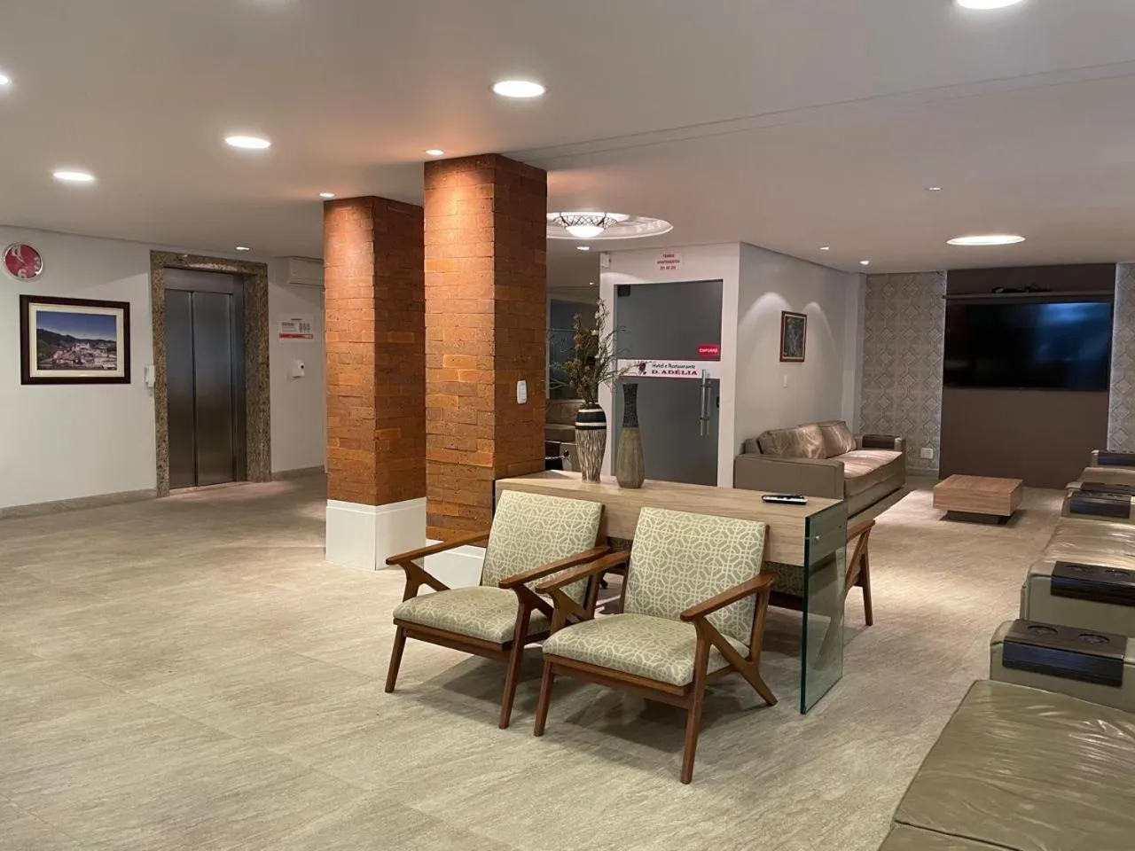 Lobby or reception in Dona Adelia Hotel e Restaurante