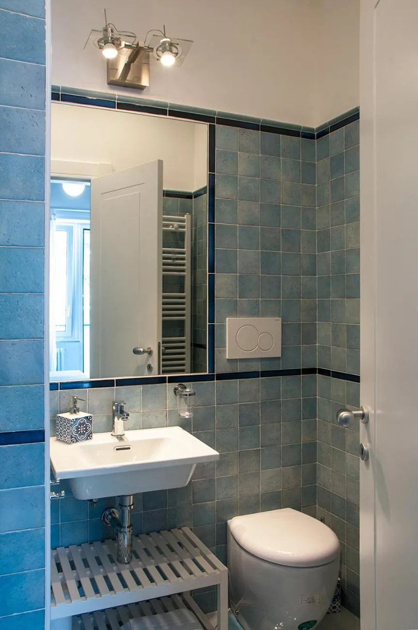 Shower in B&B Amalfè