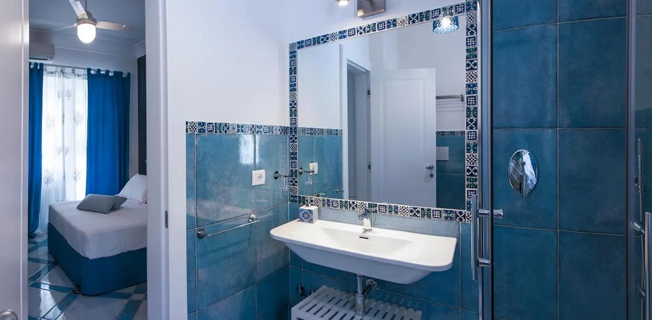 Shower in B&B Amalfè