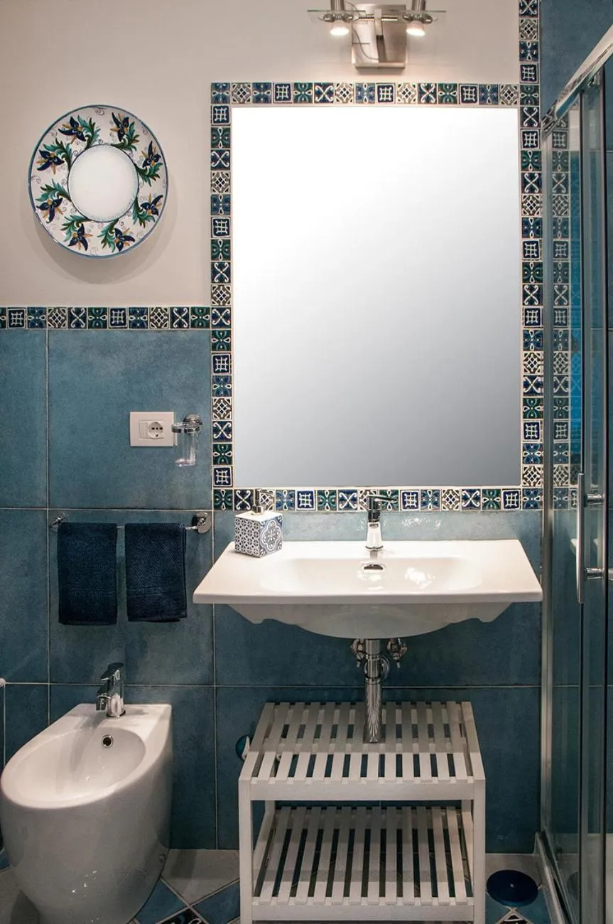 Shower in B&B Amalfè