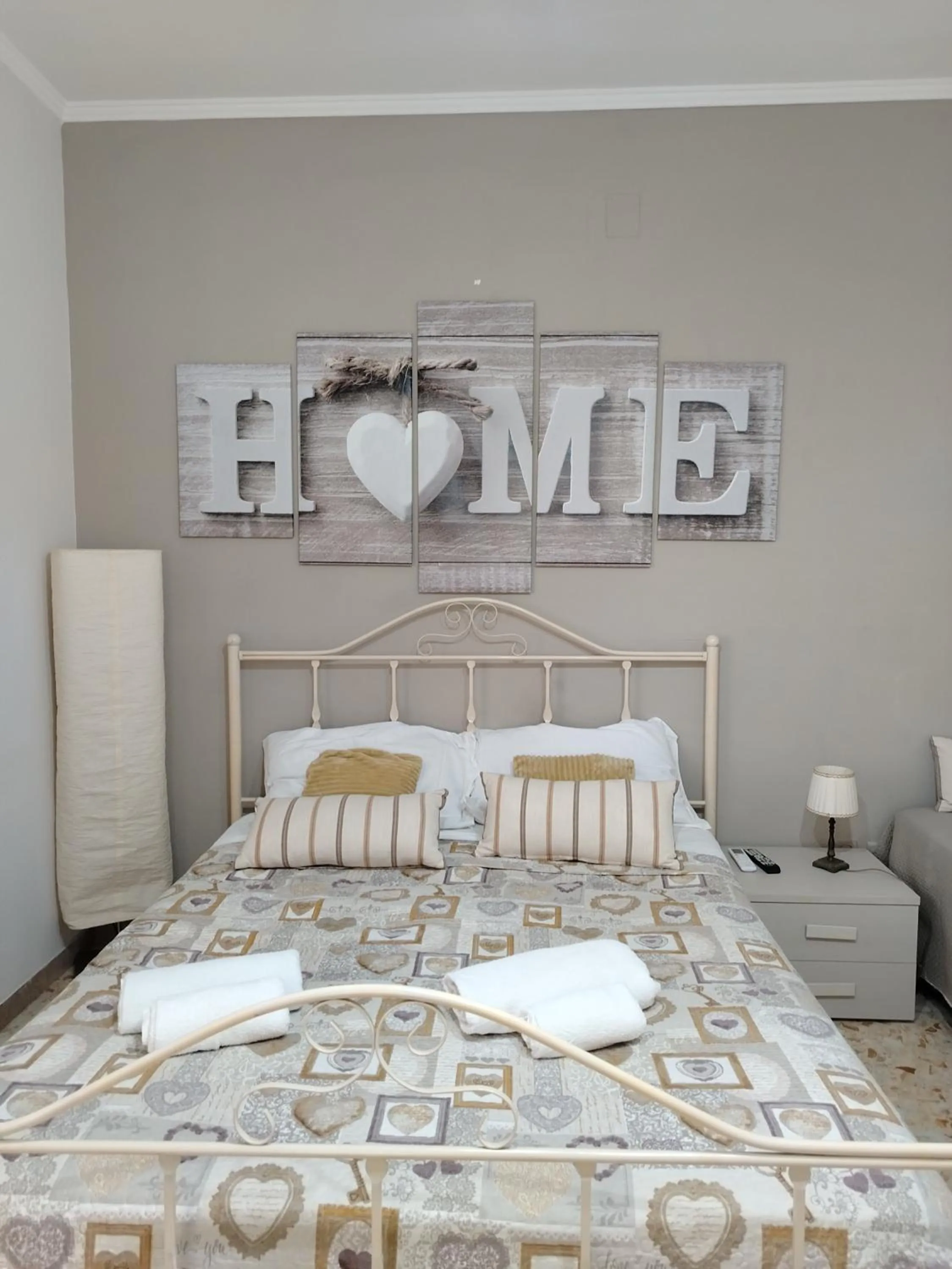 Bedroom, Bed in Sweet Emma