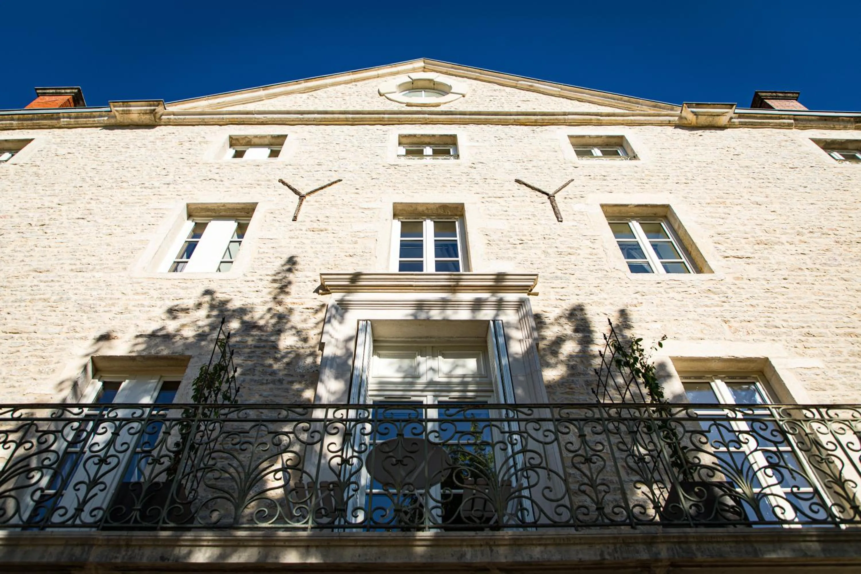 Facade/entrance in Olivier Leflaive Hôtel Restaurants