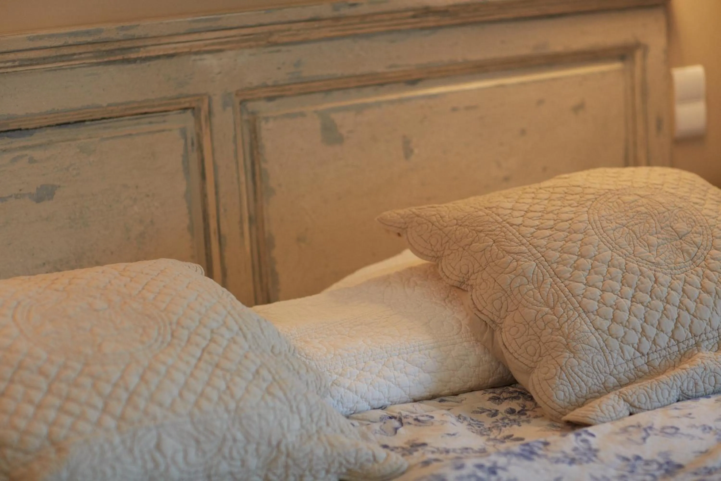 Bed in Olivier Leflaive Hôtel Restaurants