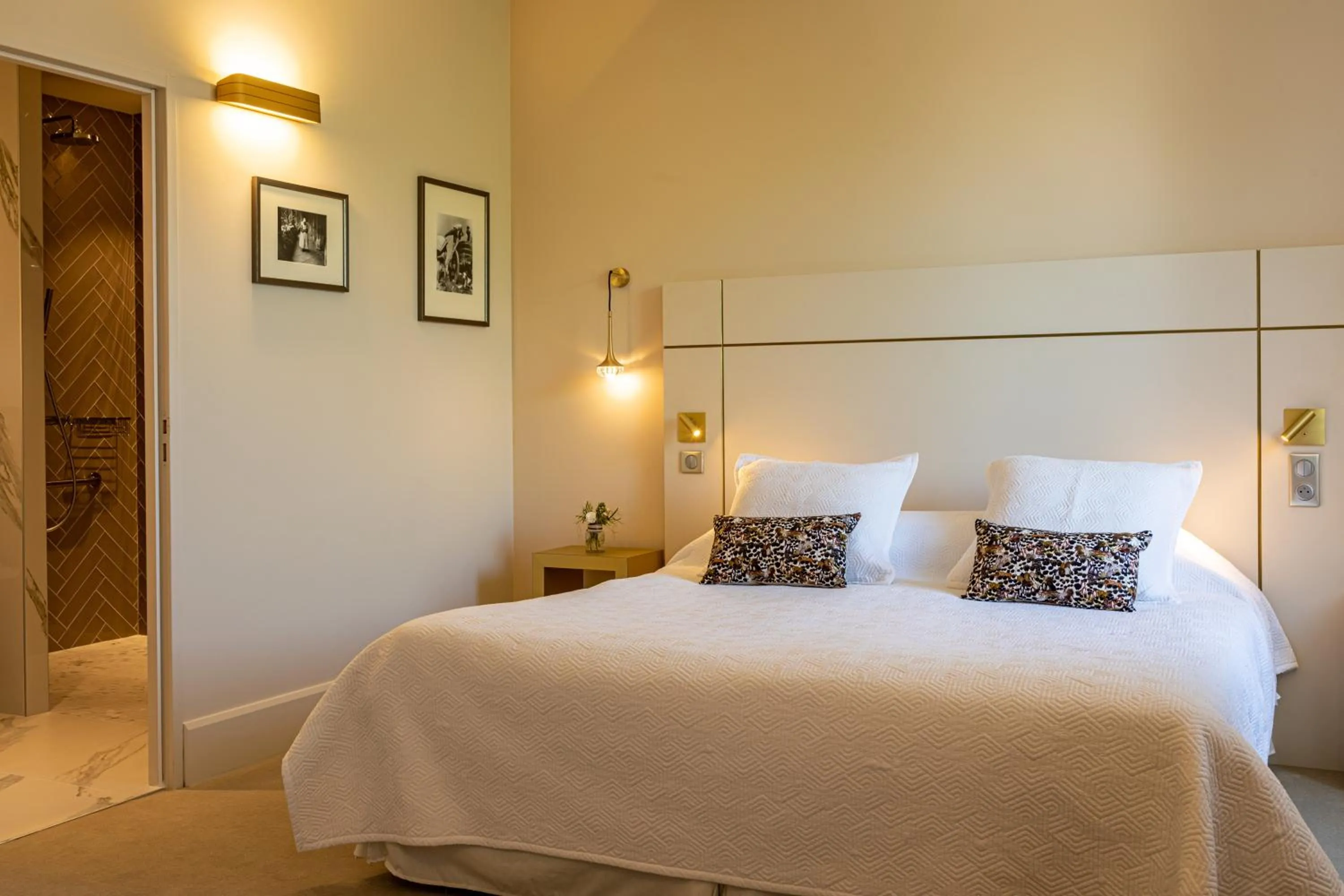 Bed in Olivier Leflaive Hôtel Restaurants