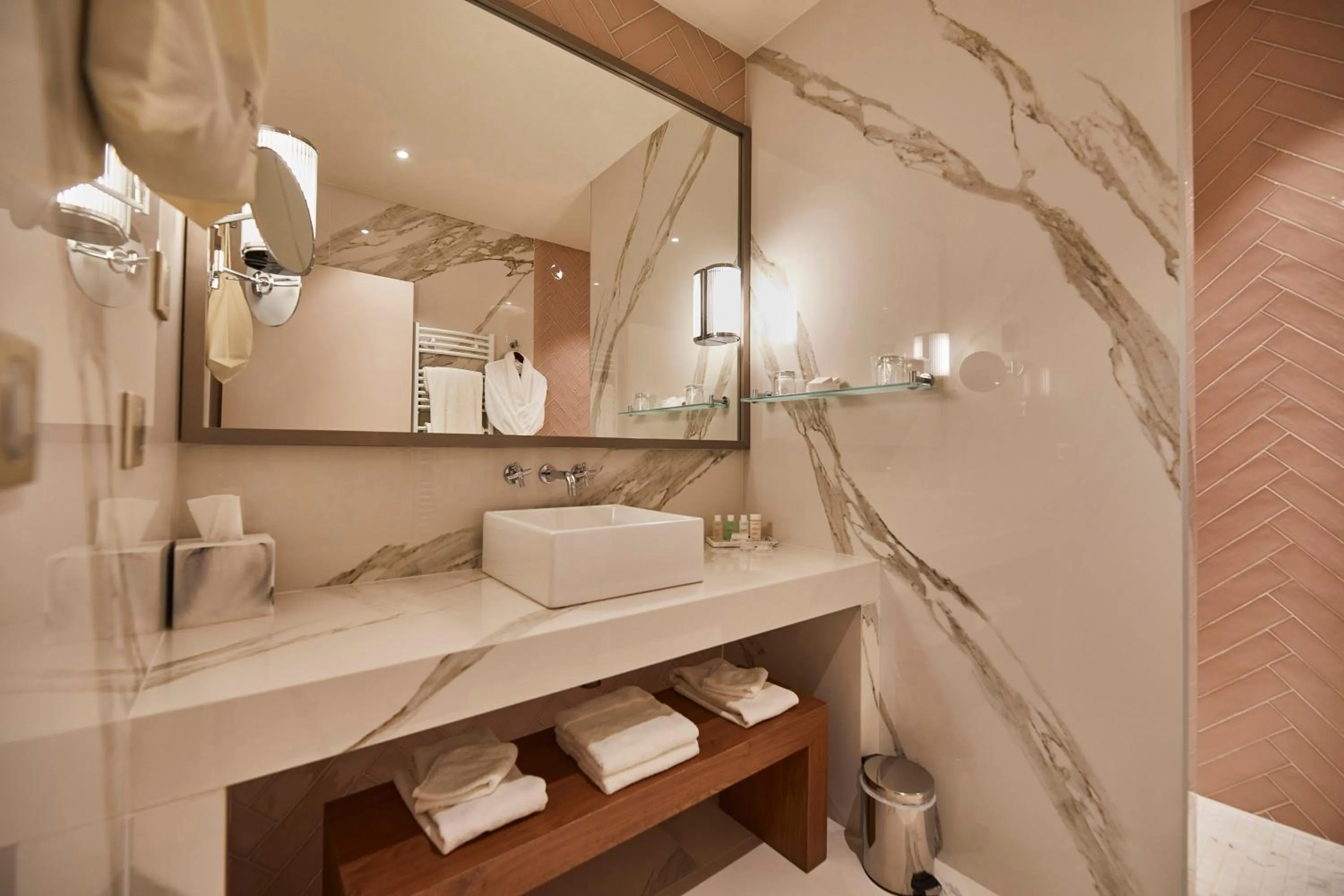 Bathroom in Olivier Leflaive Hôtel Restaurants