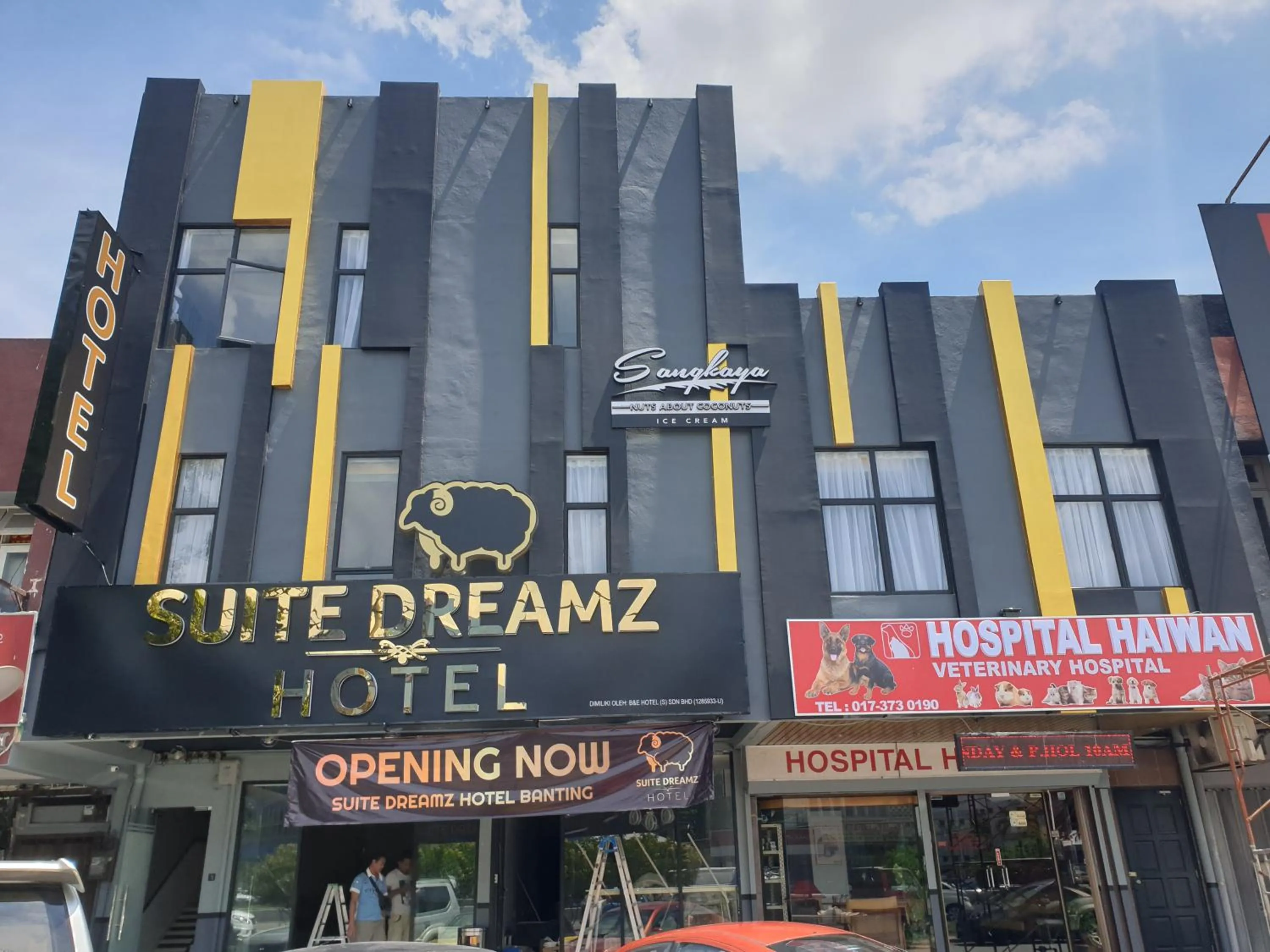 Property building in Suite Dreamz Hotel Banting