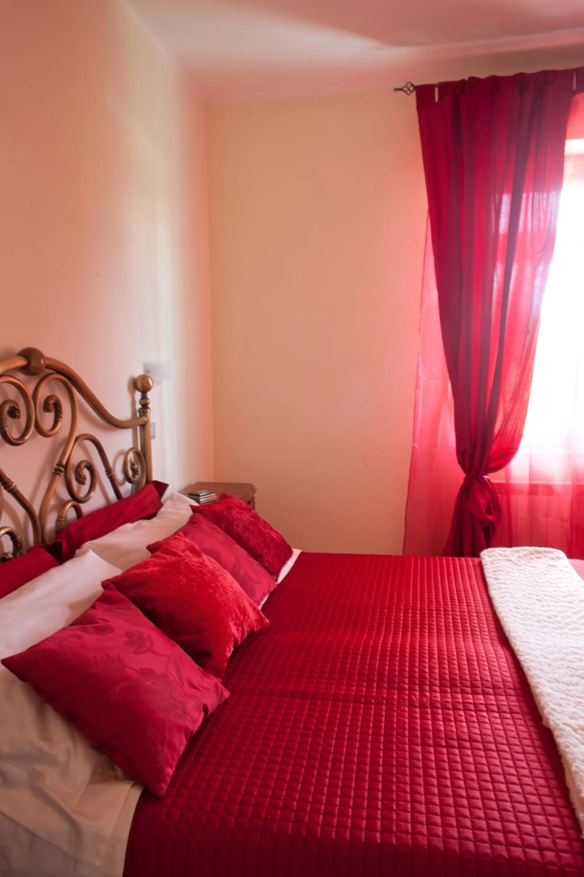 Decorative detail, Bed in B&B Al Calcandola