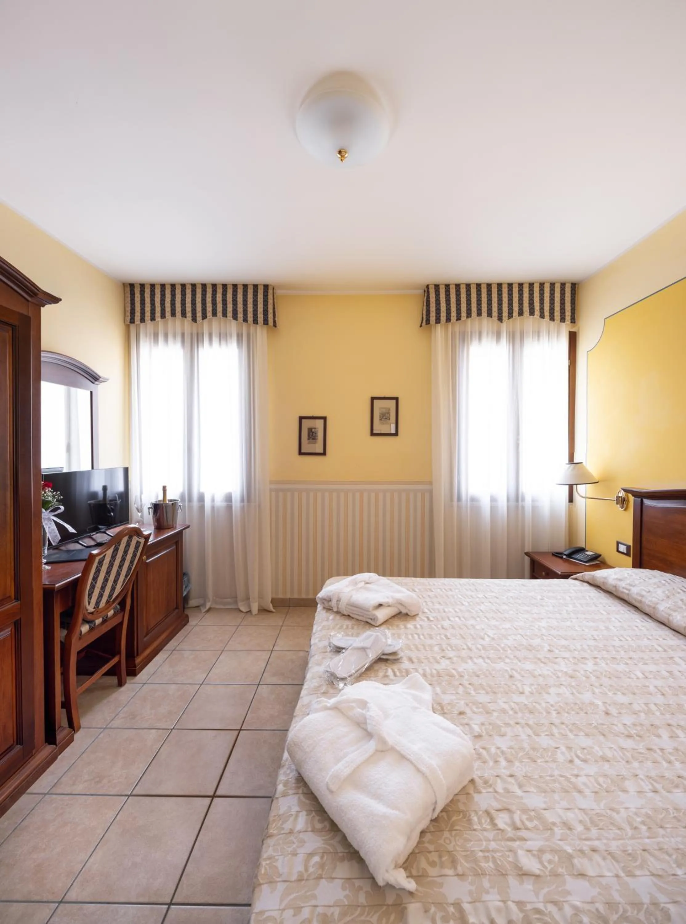 Bed in Locanda La Comacina