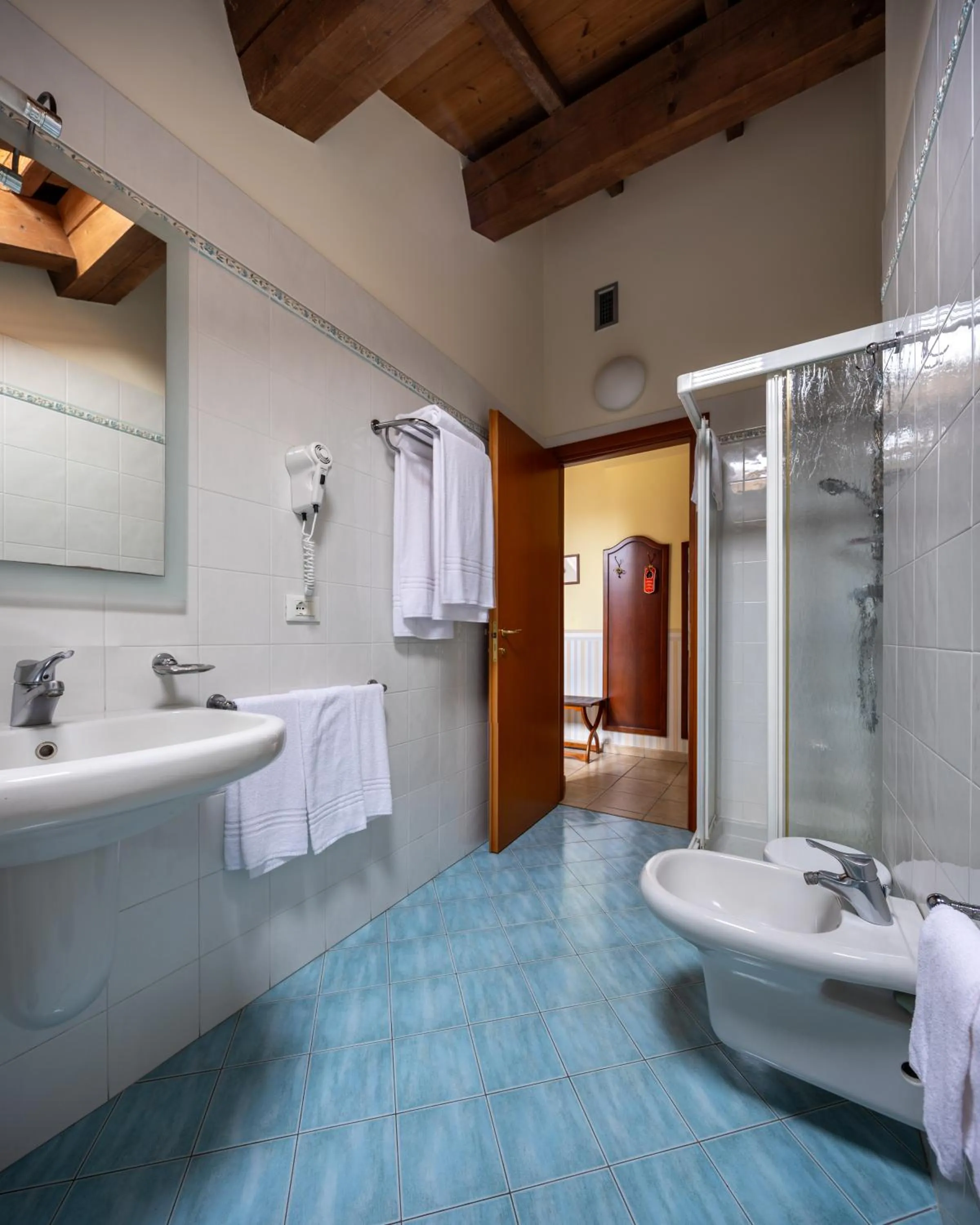 Shower in Locanda La Comacina