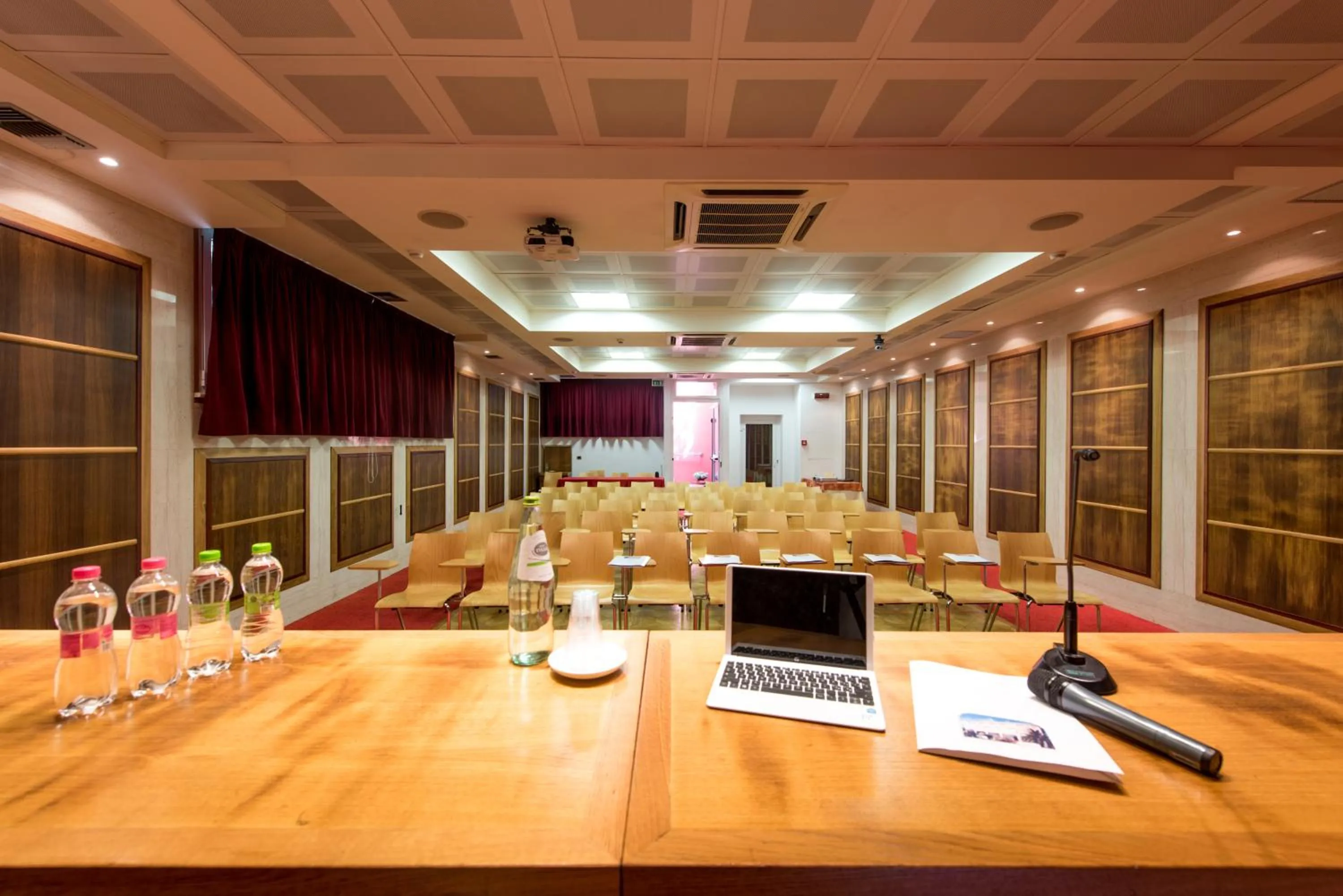 Meeting/conference room in Hotel Progresso