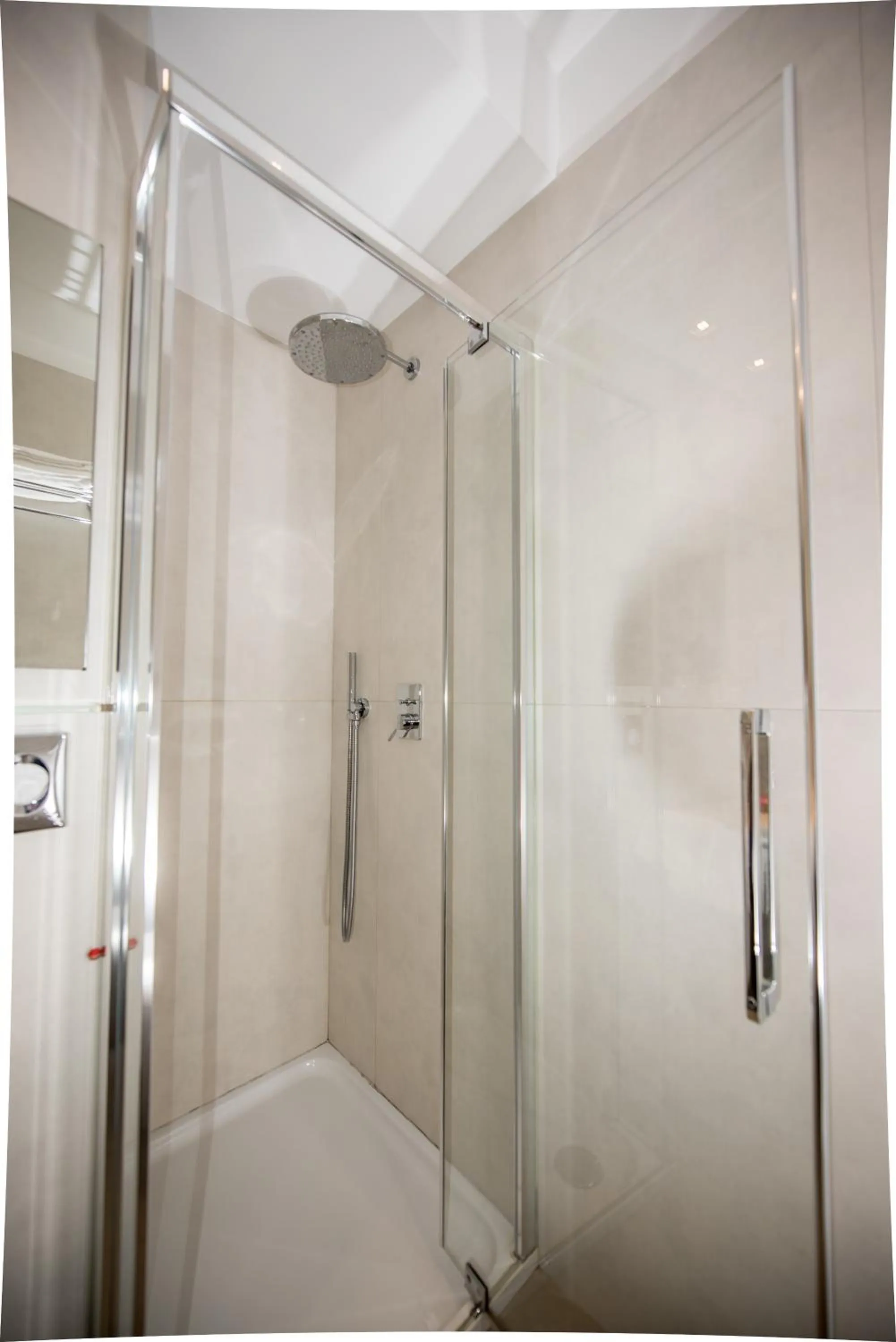 Shower in Hotel Progresso