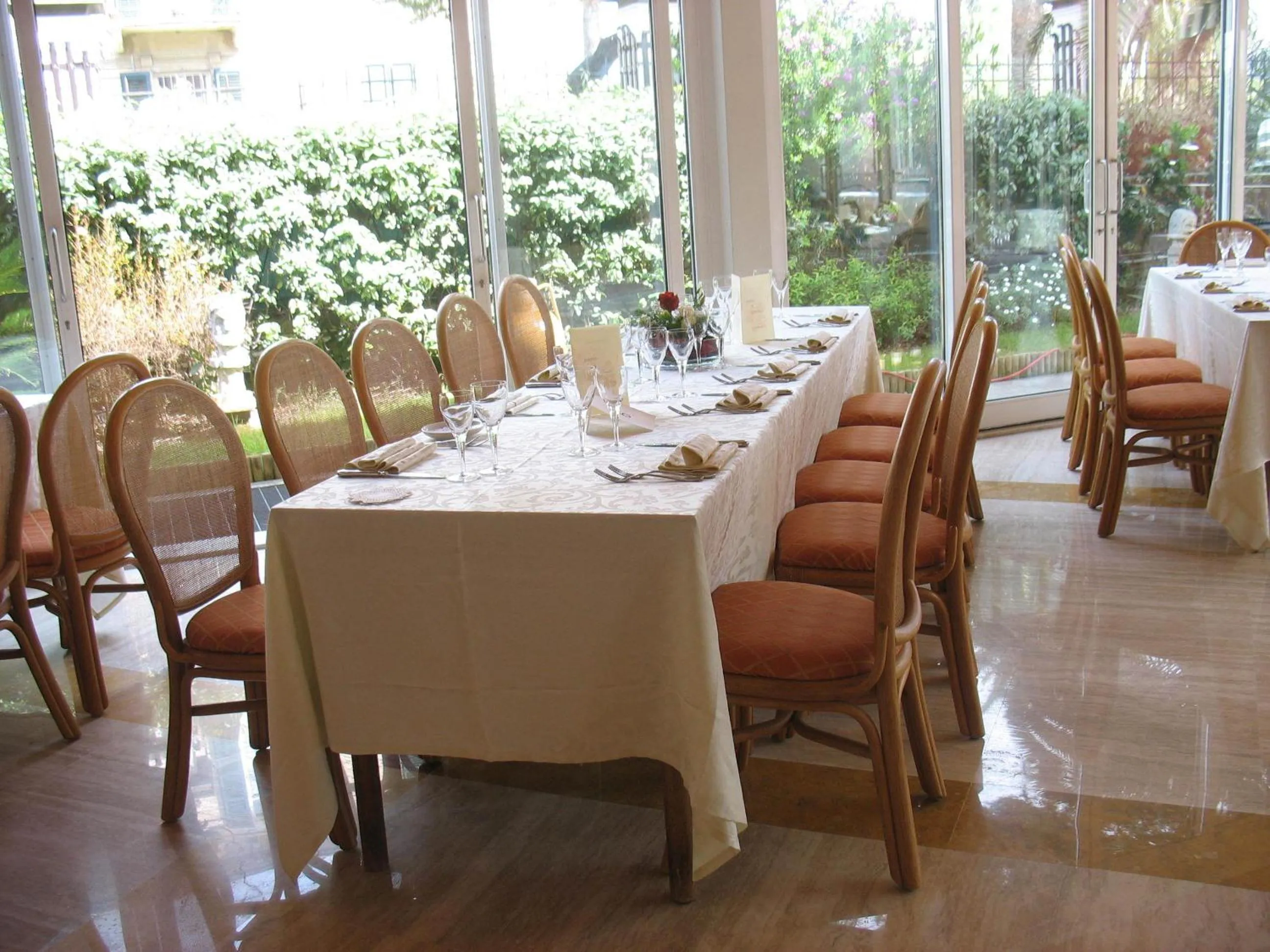 Restaurant/places to eat in Hotel Progresso