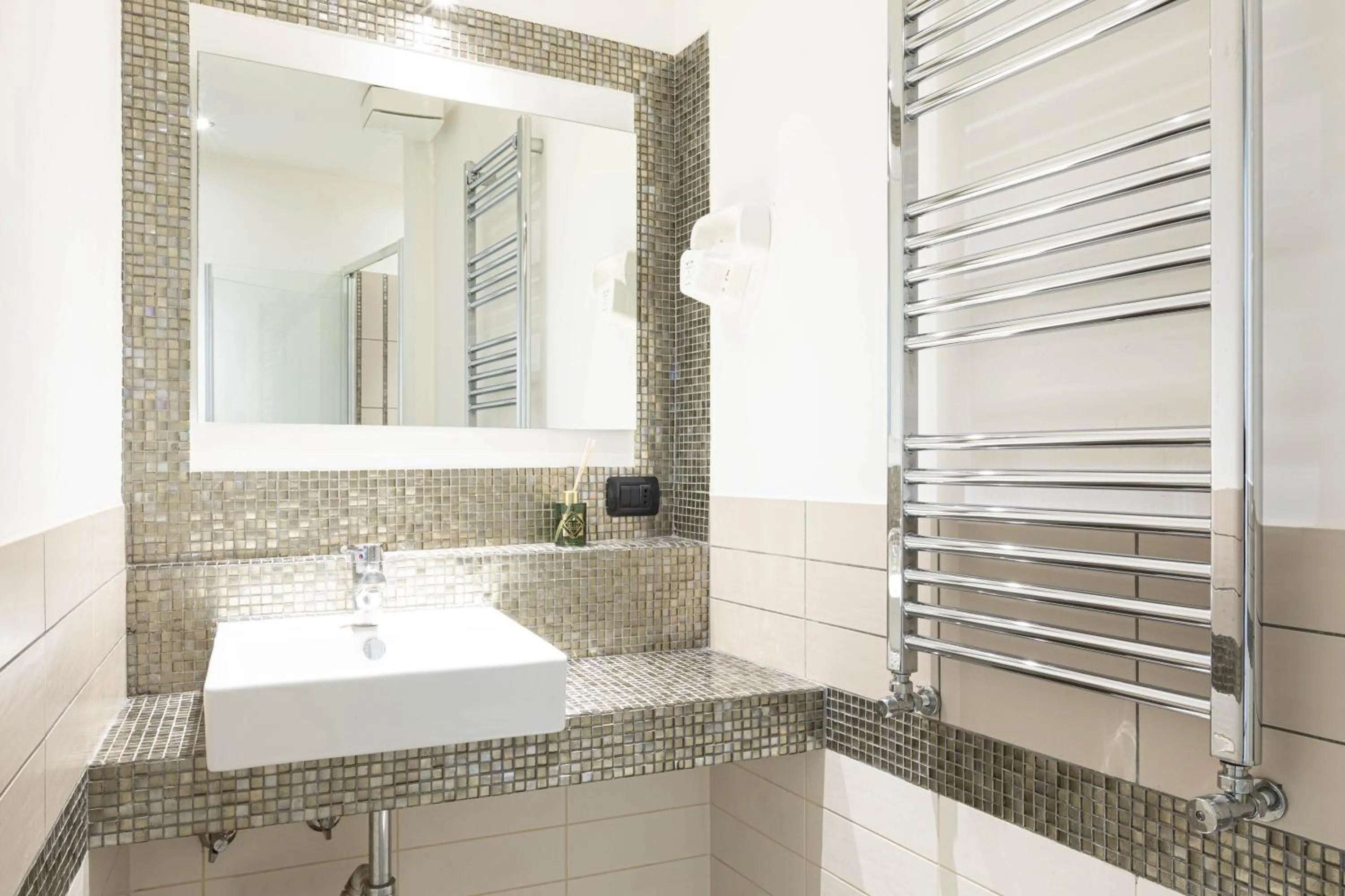 Bathroom in Cesar Vatican Rooms