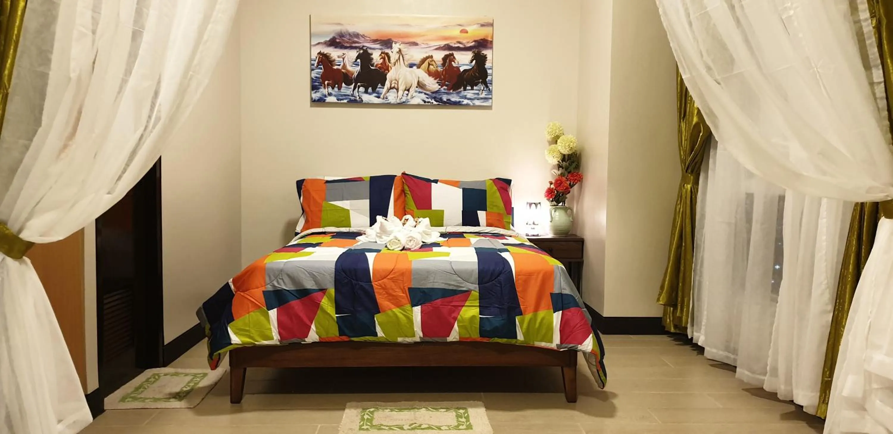 Bed in Mactan Newtown with Sun Set and Garden View