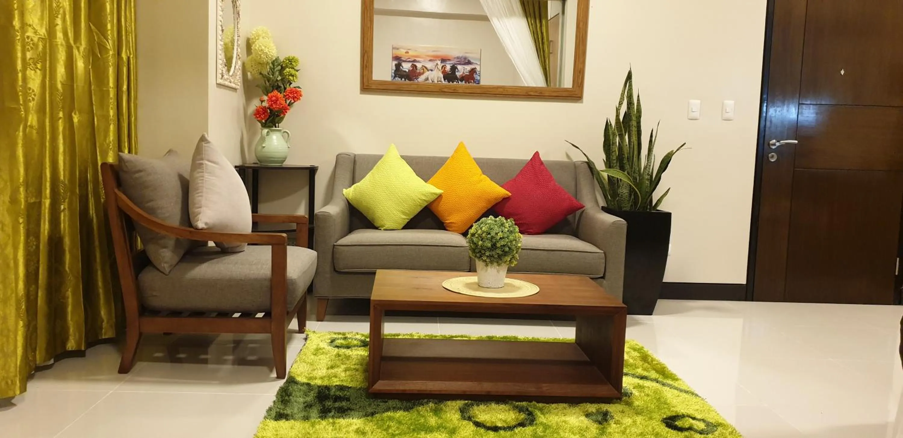 Living room in Mactan Newtown with Sun Set and Garden View