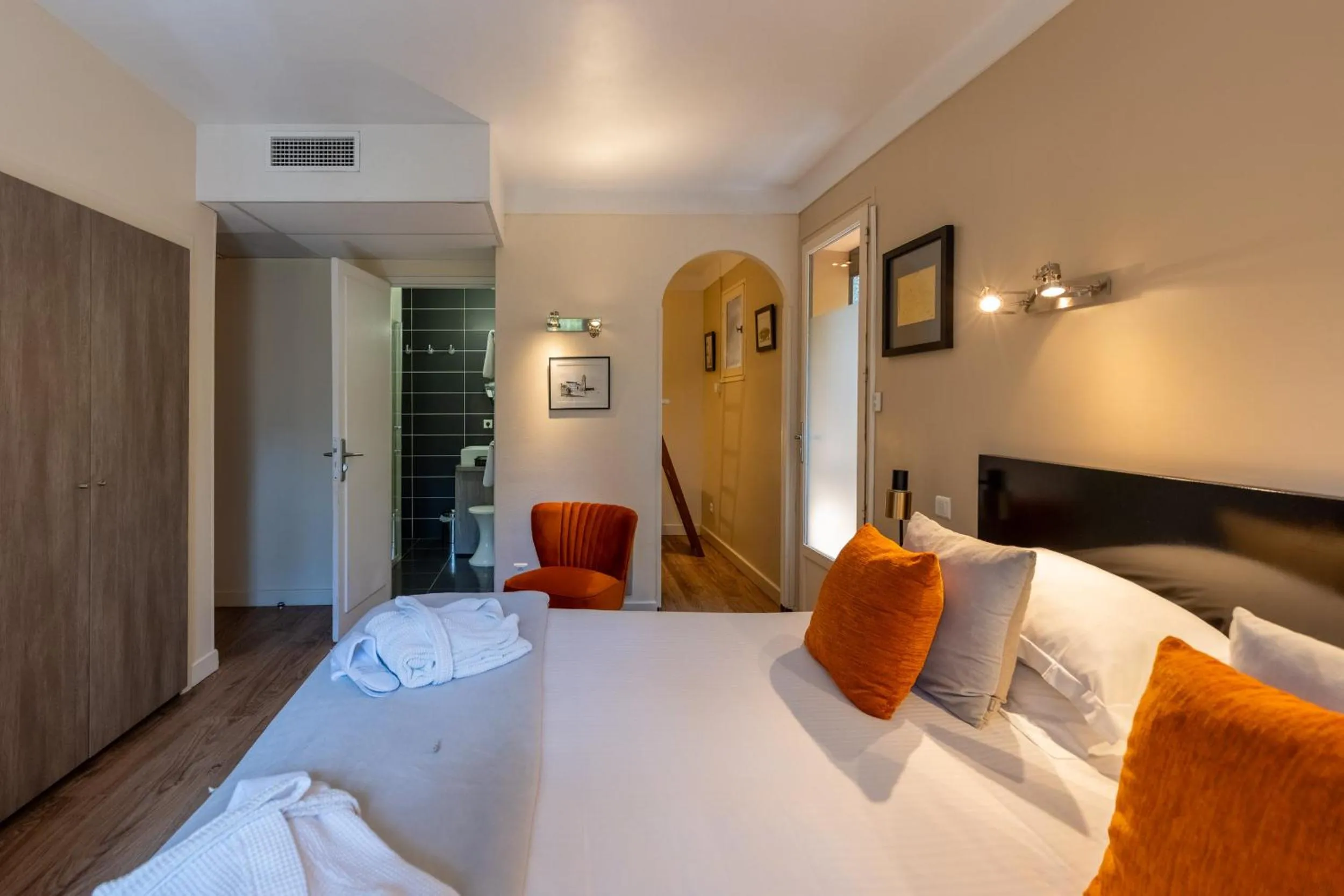 Photo of the whole room, Bed in Hôtel & Spa Le Madeloc - Collioure Centre
