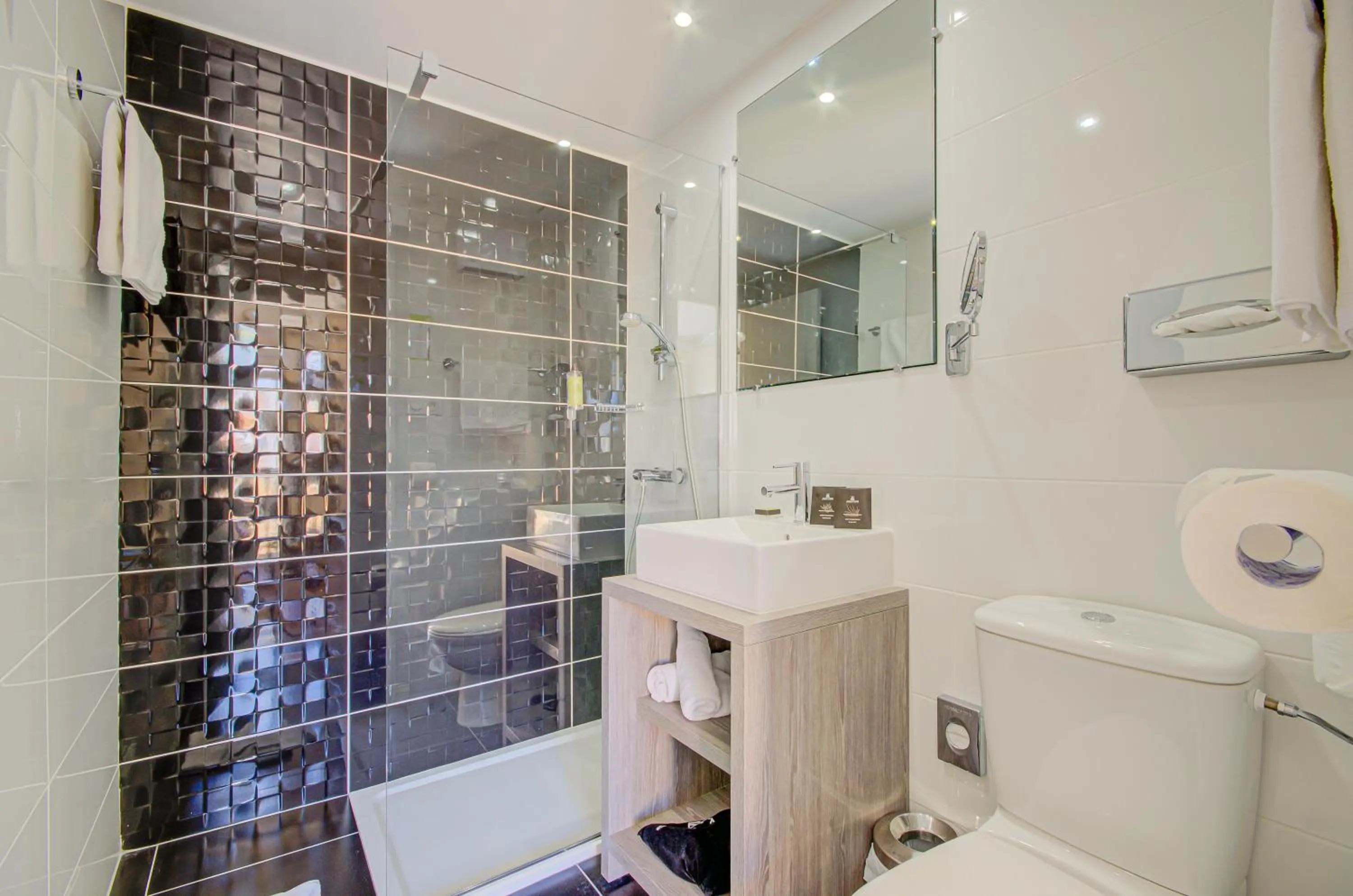 Shower in Le Madeloc Hôtel & Spa