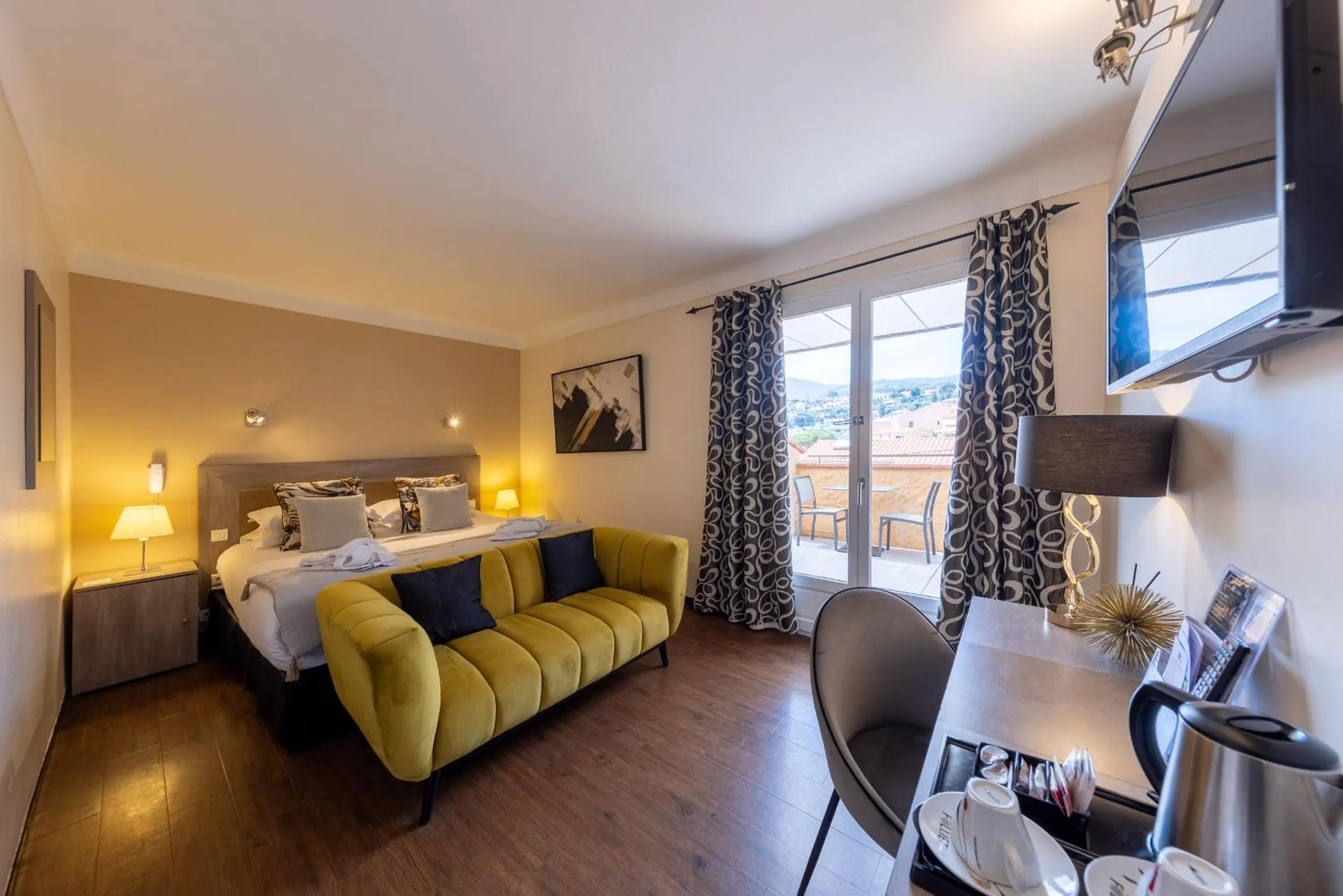 Photo of the whole room, Bed in Hôtel & Spa Le Madeloc - Collioure Centre